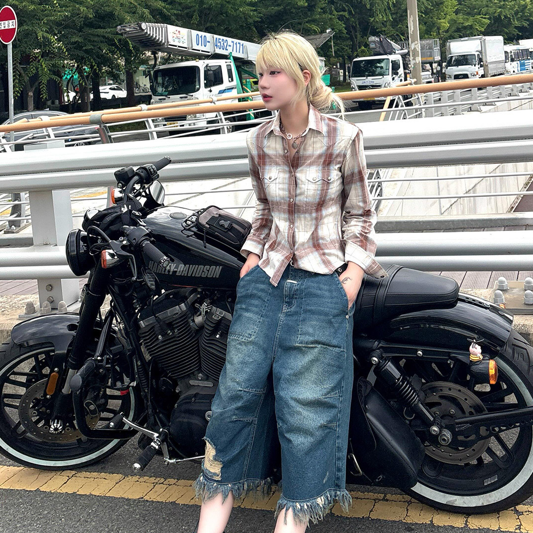 Thevinylhouse Destroyed Denim Shorts Blue 착용 스타일