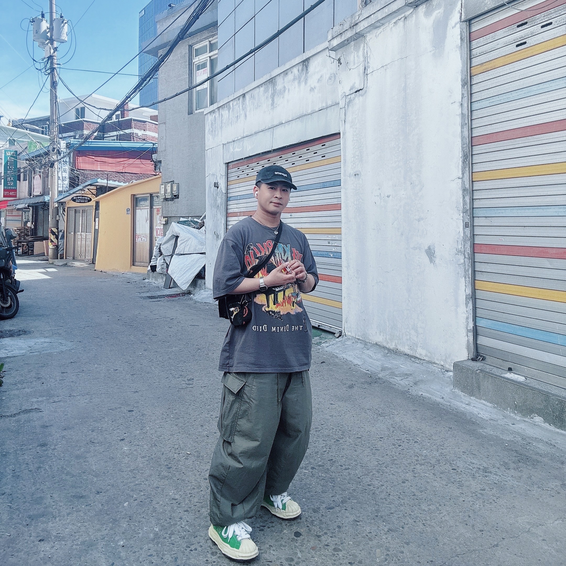 Kapital 20 Tenjiku Burning Piano Crew T-Shirt Black White, Maison Mihara Yasuhiro Blakey VL OG Sole Canvas Low-top Sneakers CL Green 착용 스타일