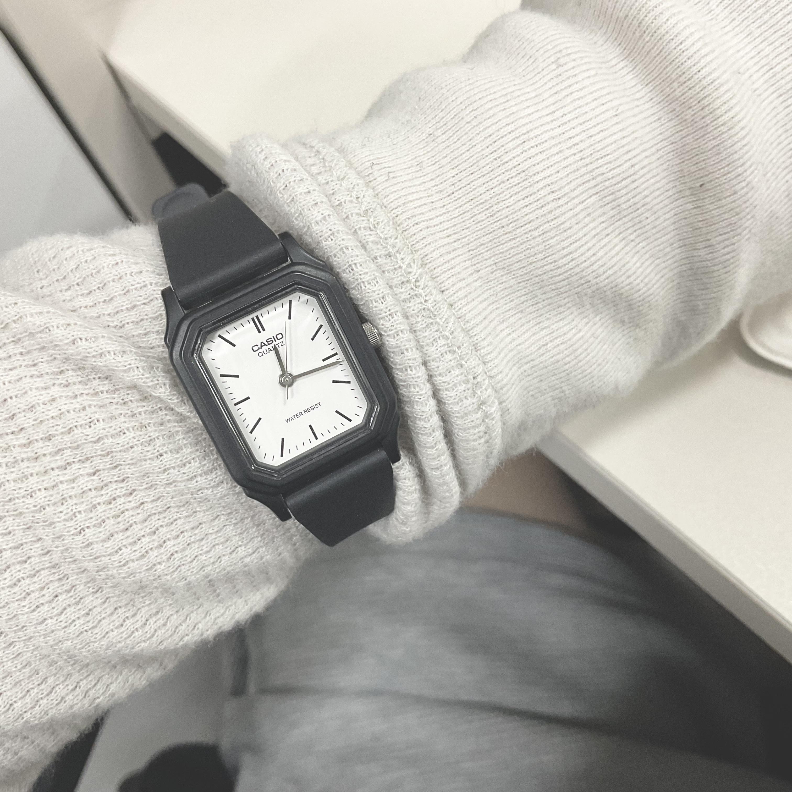 Casio LQ-142-7EDF 착용 스타일