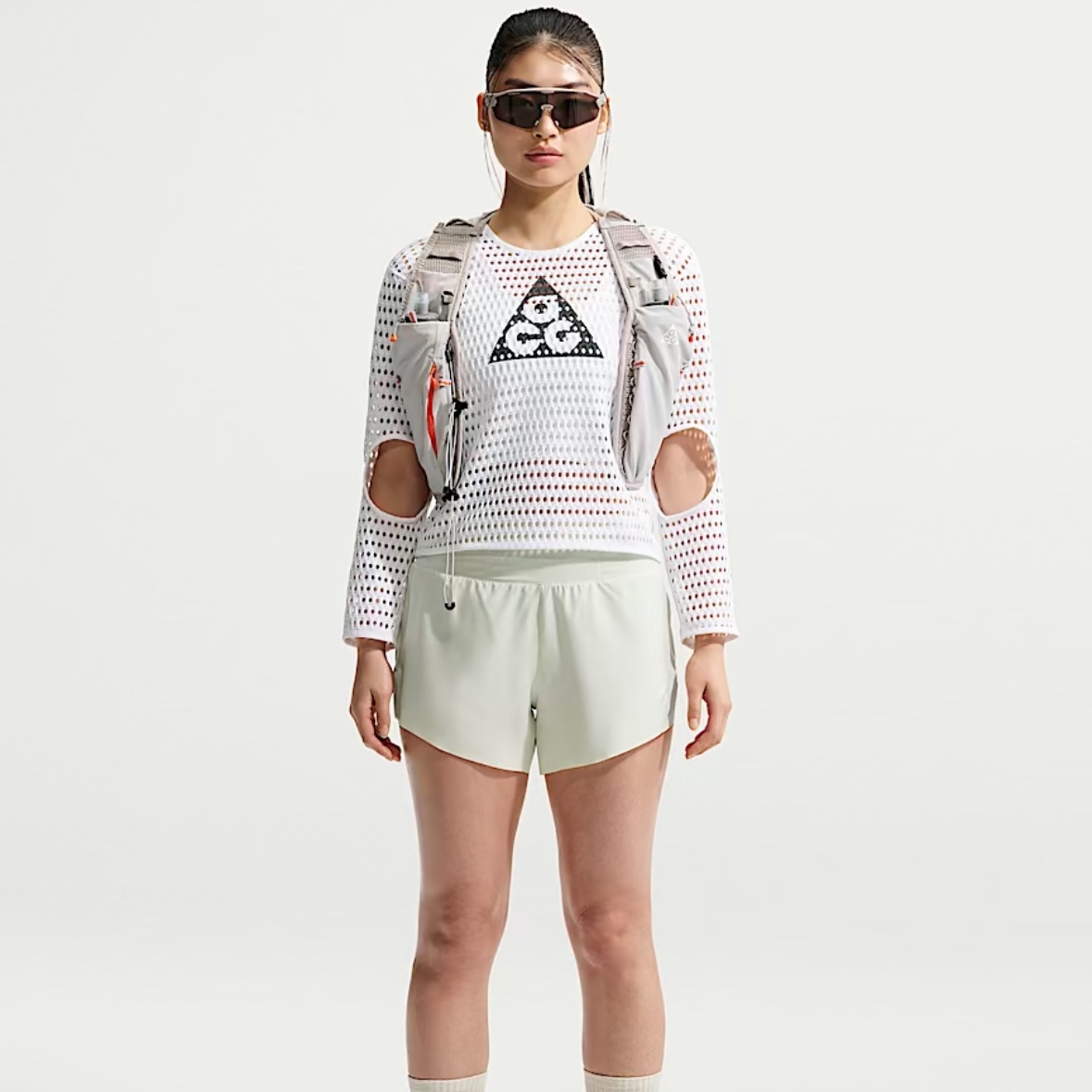 (W) Nike ACG Radical Airflow NXT White Anthracite - Asia 착용 스타일 - 2