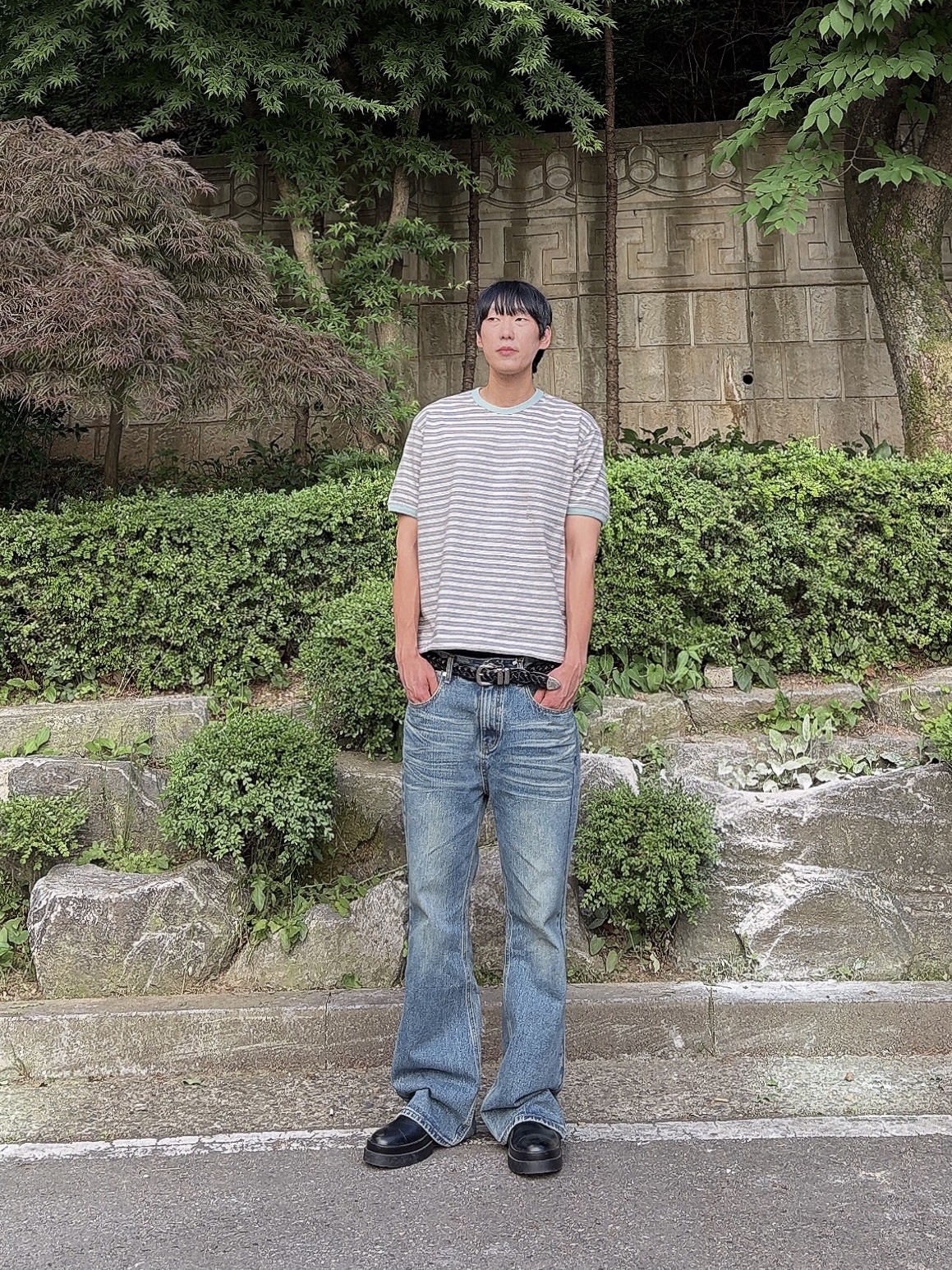 Haleine Relaxed Bootcut Washed Jean Light Blue (XB111) 착용 스타일 - 1