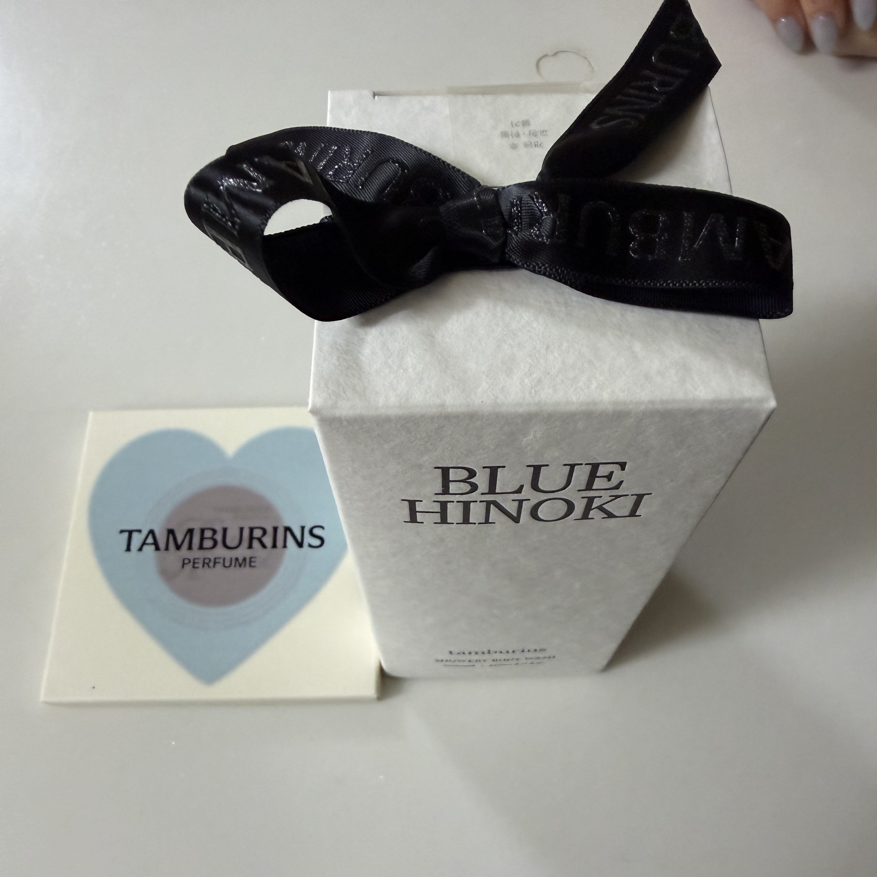 Tamburins Showery Body Wash Blue Hinoki 240ml 착용 스타일 - 1