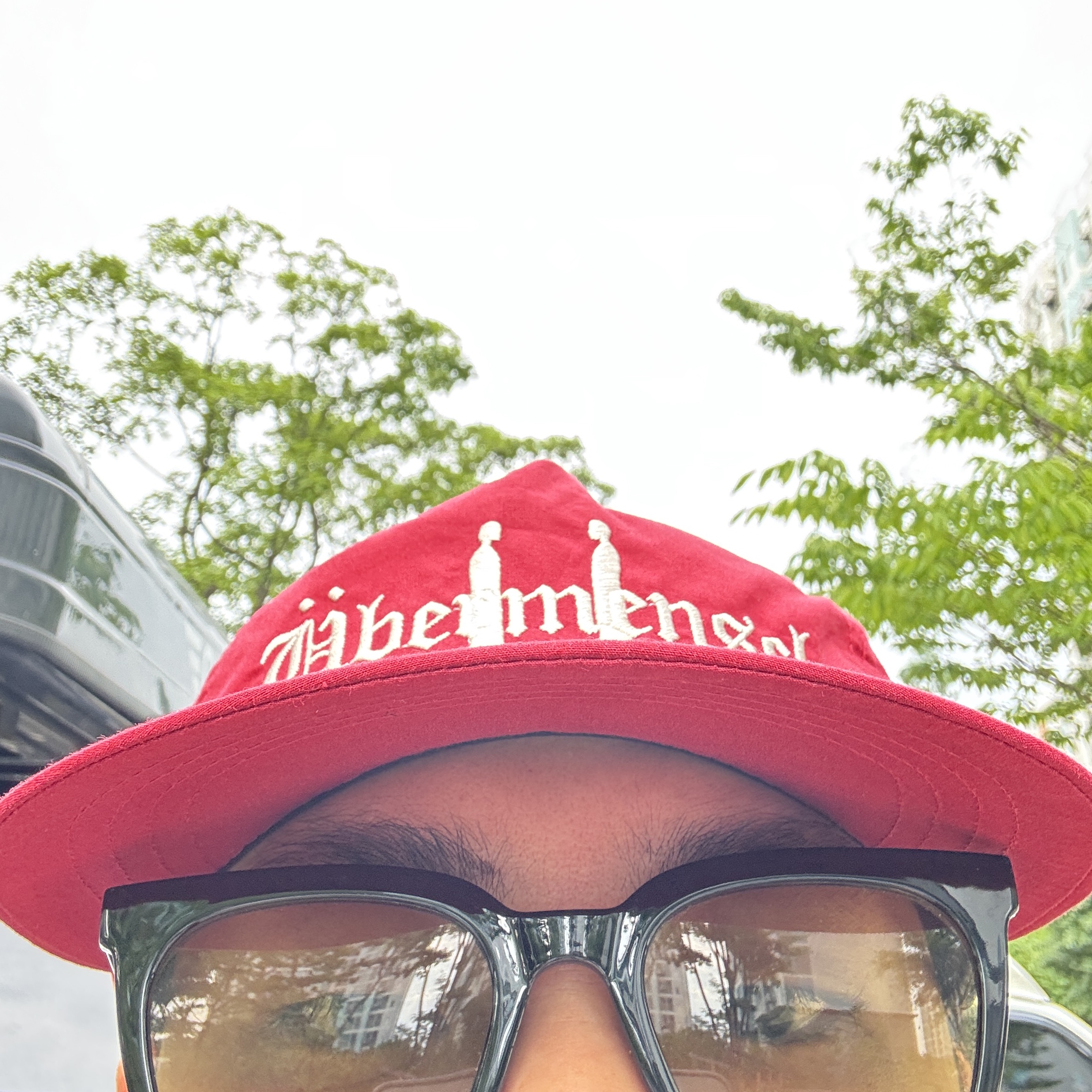 G-DRAGON Ubermensch Cap Burgundy 착용 스타일