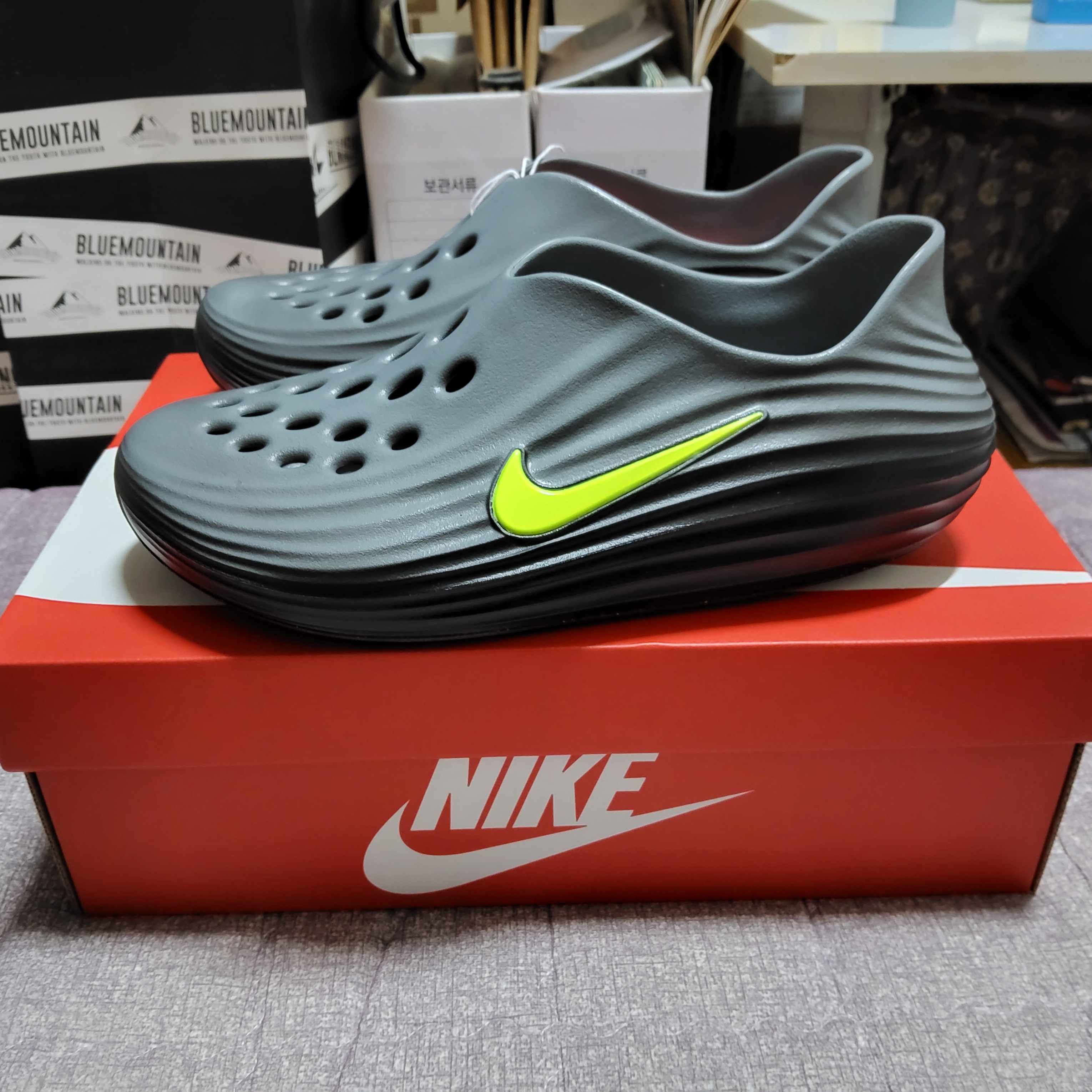 Nike ReactX Rejuven8 Black Cool Grey 착용 스타일 - 1