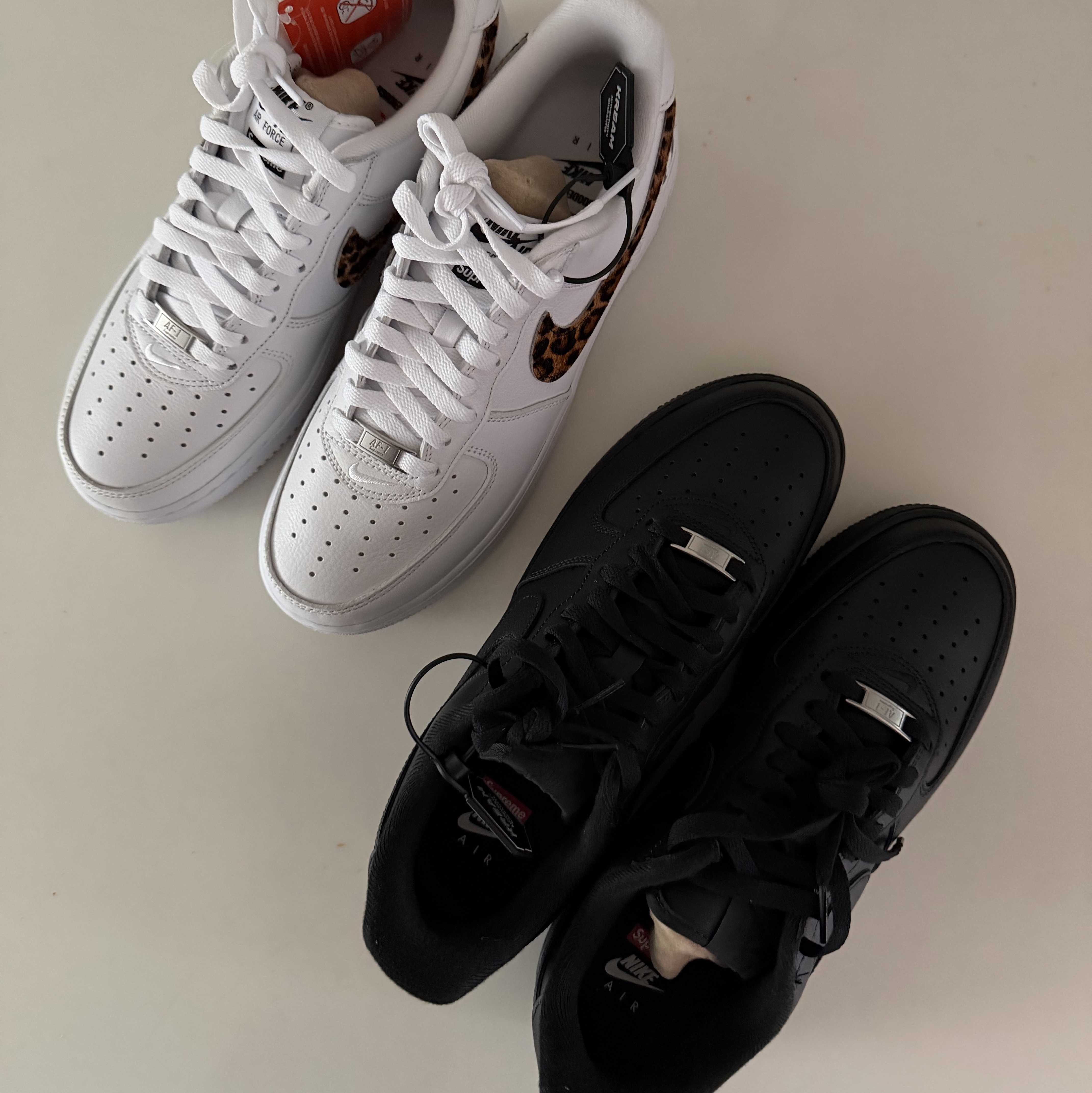 Nike x Supreme Air Force 1 Low Black, Nike x Supreme x GOODENOUGH Air Force 1 Low White - 25SS 착용 스타일 - 3