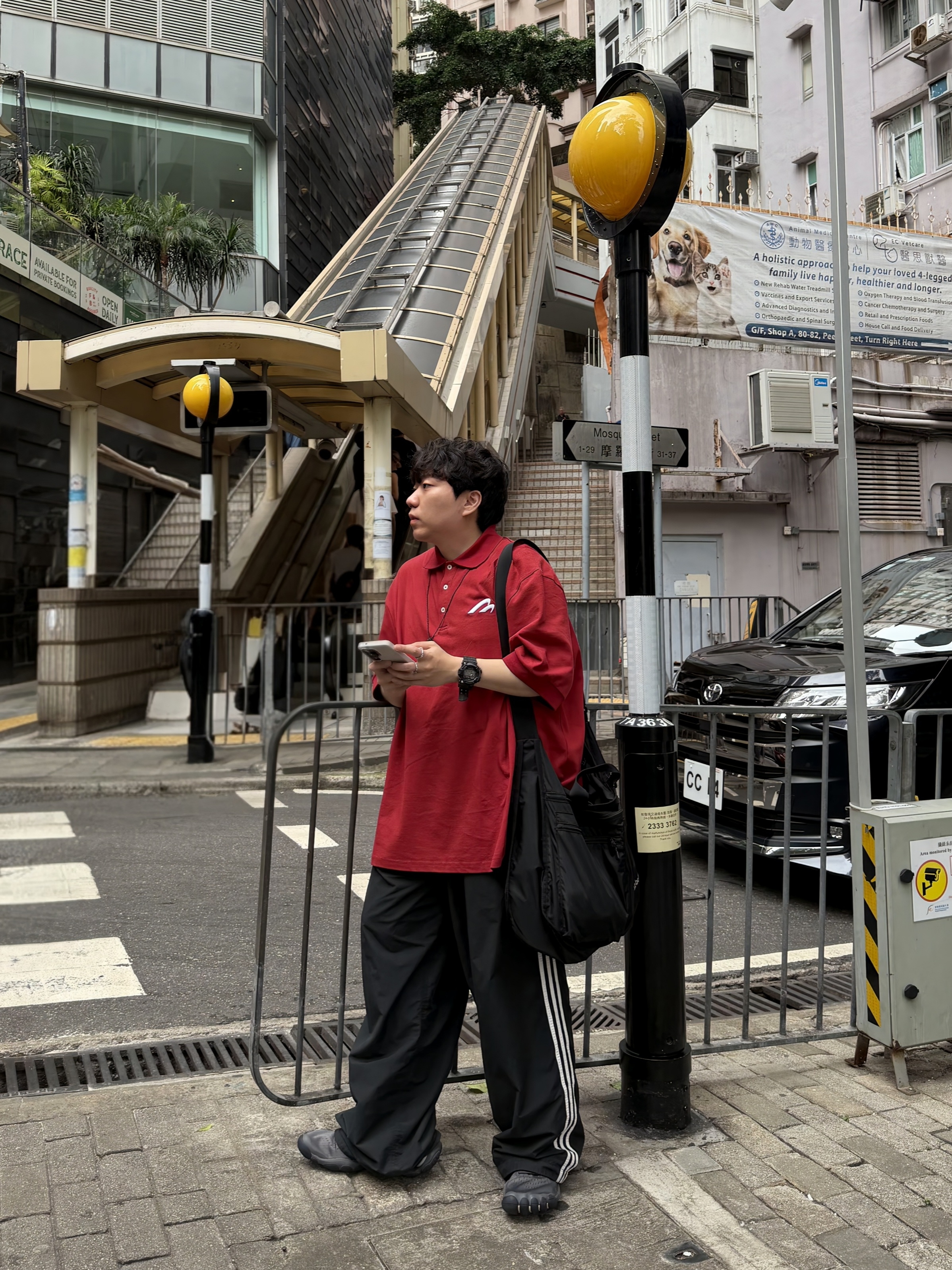 MJD Oversized Polo Burgundy 착용 스타일