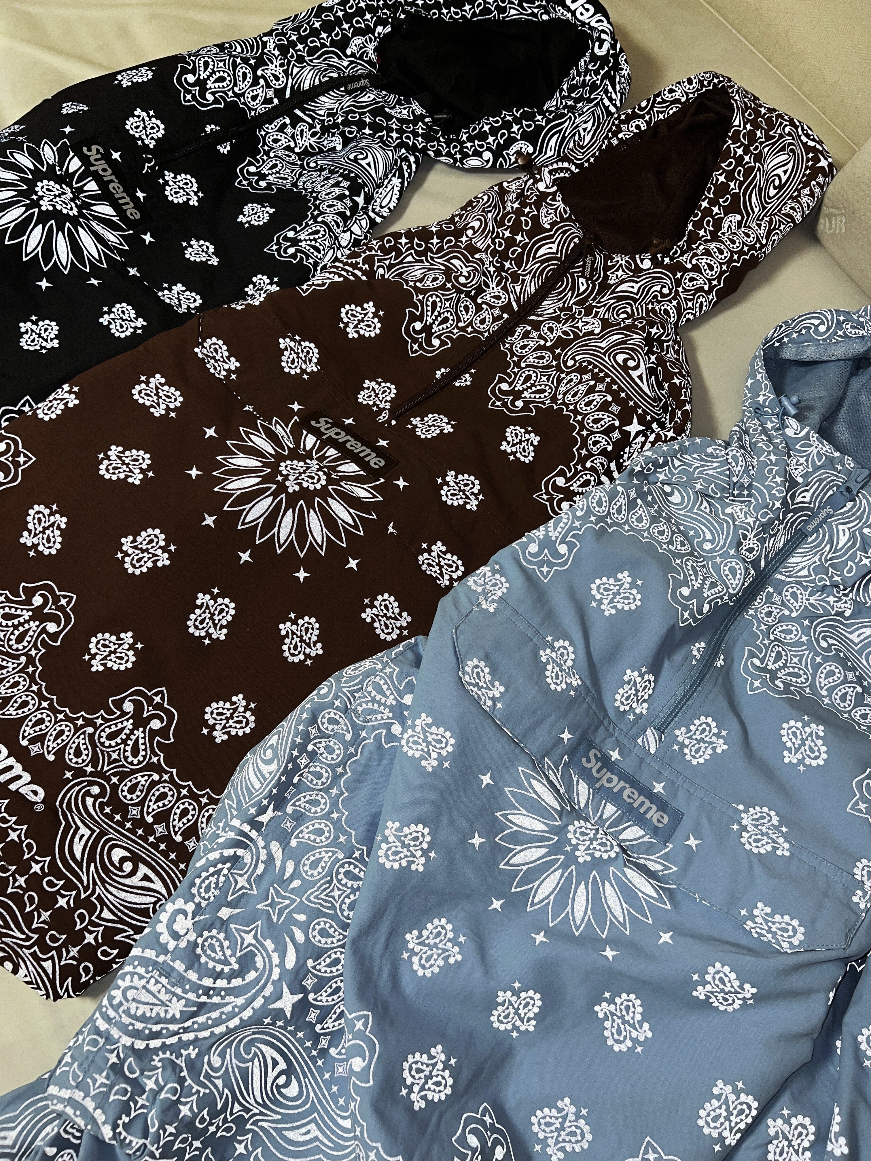Supreme Reflective Bandana Anorak Black - 26SS, Supreme Reflective Bandana Anorak Light Blue - 26SS 착용 스타일