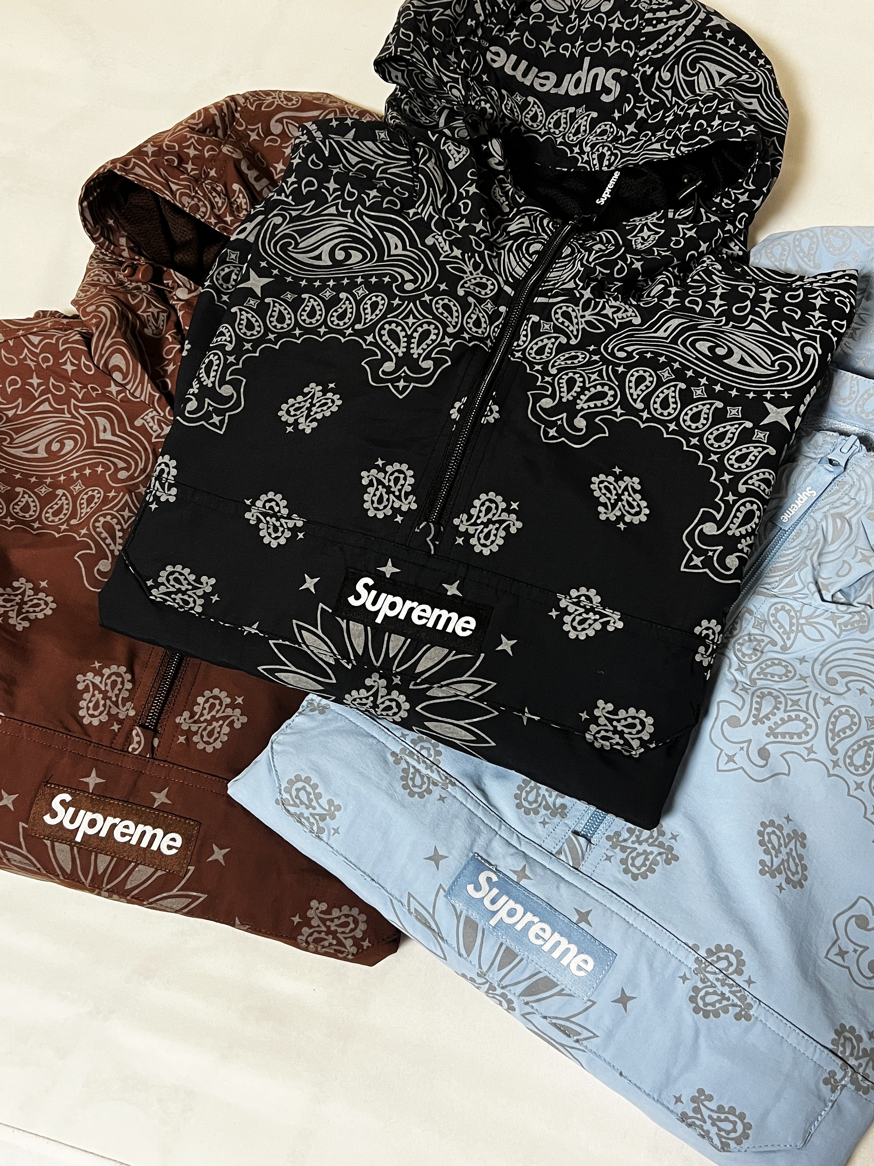 Supreme Reflective Bandana Anorak Black - 26SS, Supreme Reflective Bandana Anorak Light Blue - 26SS 착용 스타일