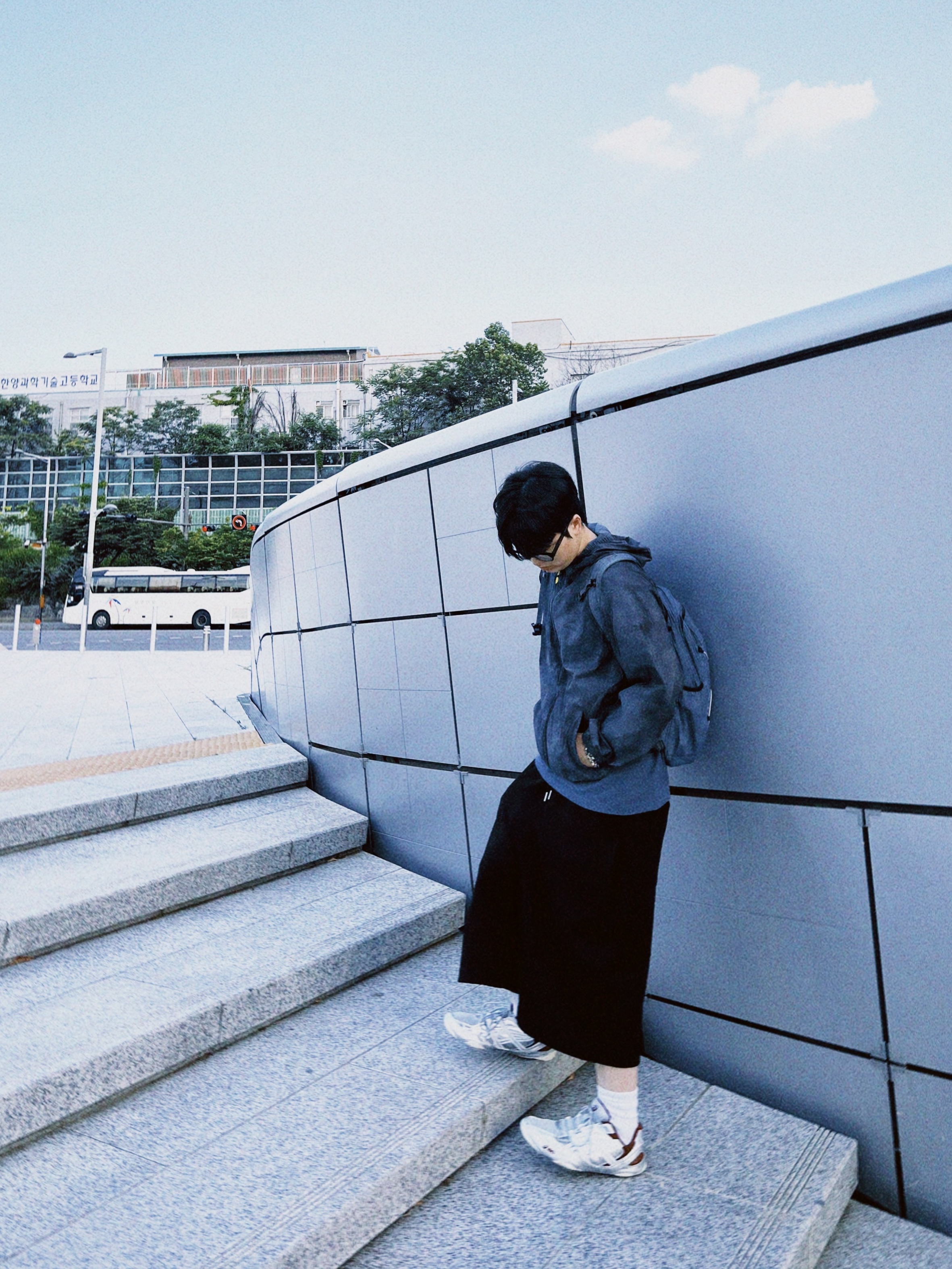 [KREAM 단독] MAZIUNTITLED Roam Pack Dusty Blue 착용 스타일 - 4