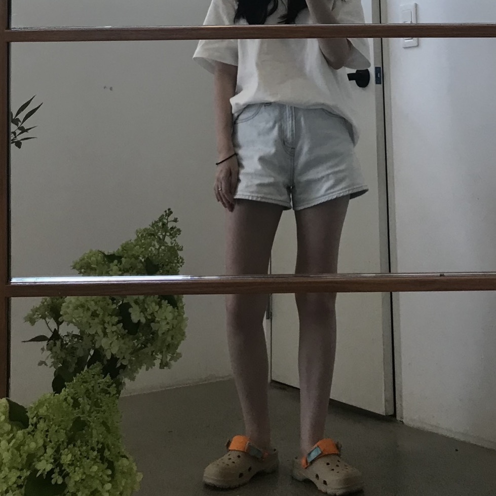Crocs All Terrain Clog Chai Multi 착용 스타일