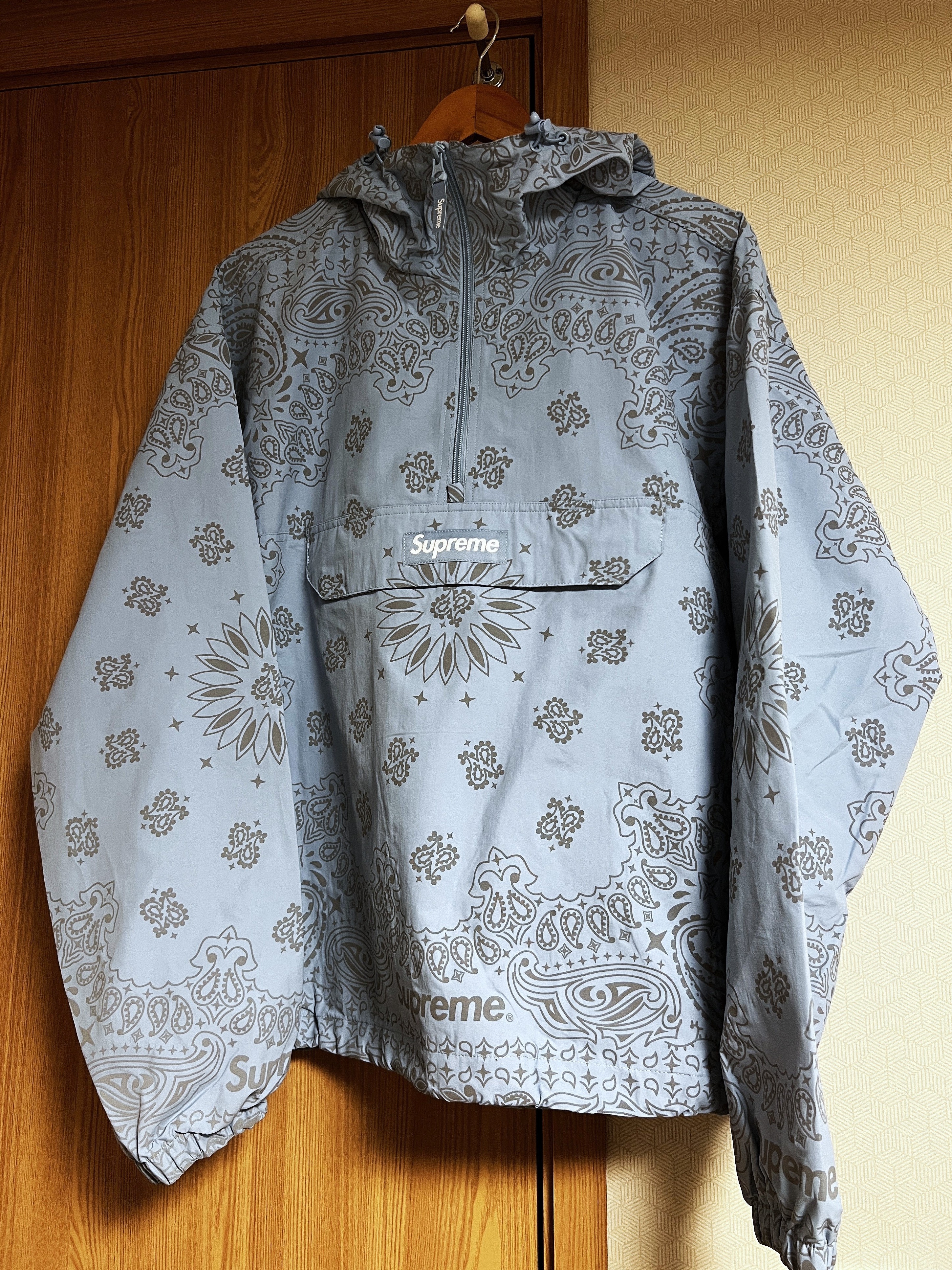 Supreme Reflective Bandana Anorak Light Blue - 26SS 착용 스타일 - 1