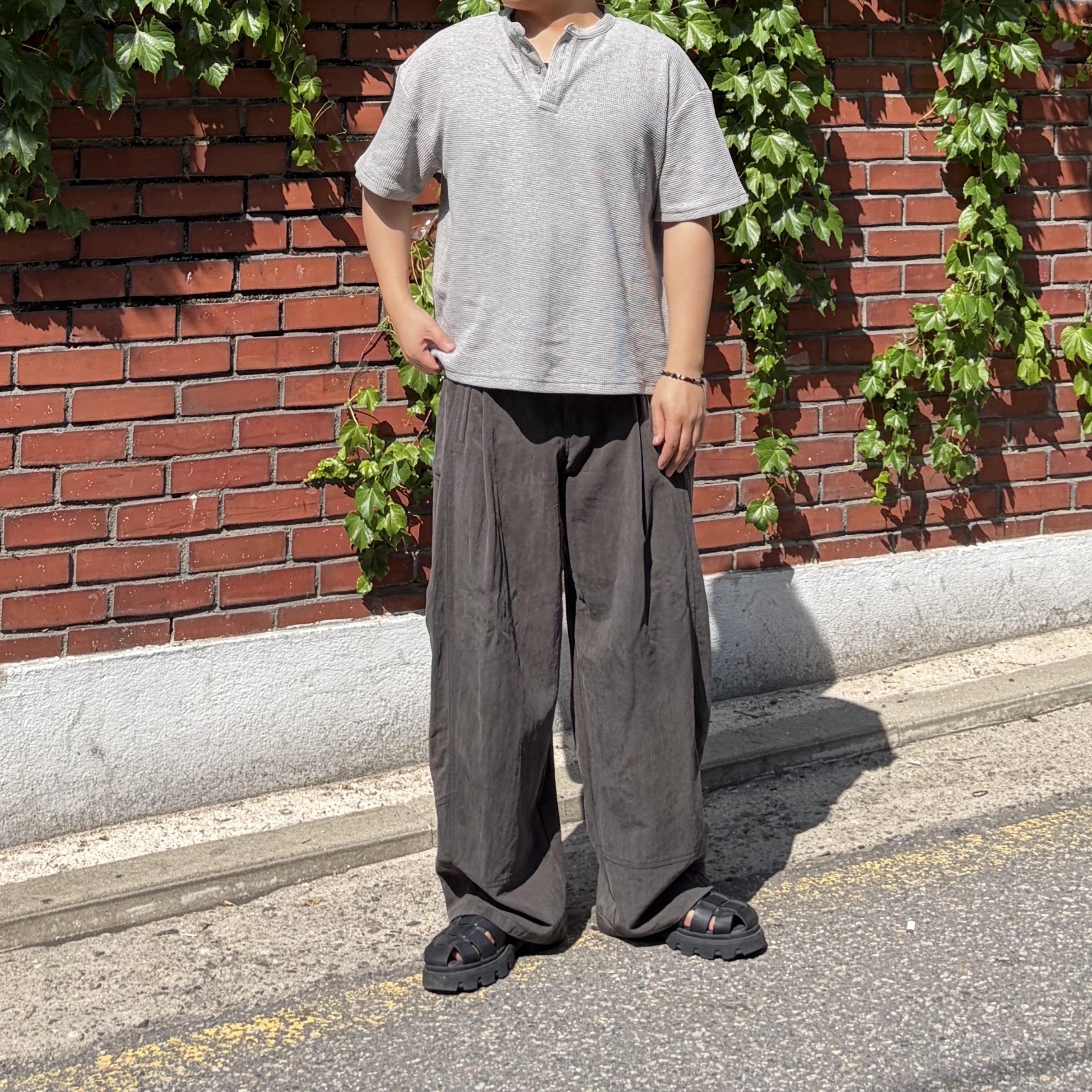 TNGT x Mistake Project Kinoshita Leather Fisherman sandals Black 착용 스타일 - 2