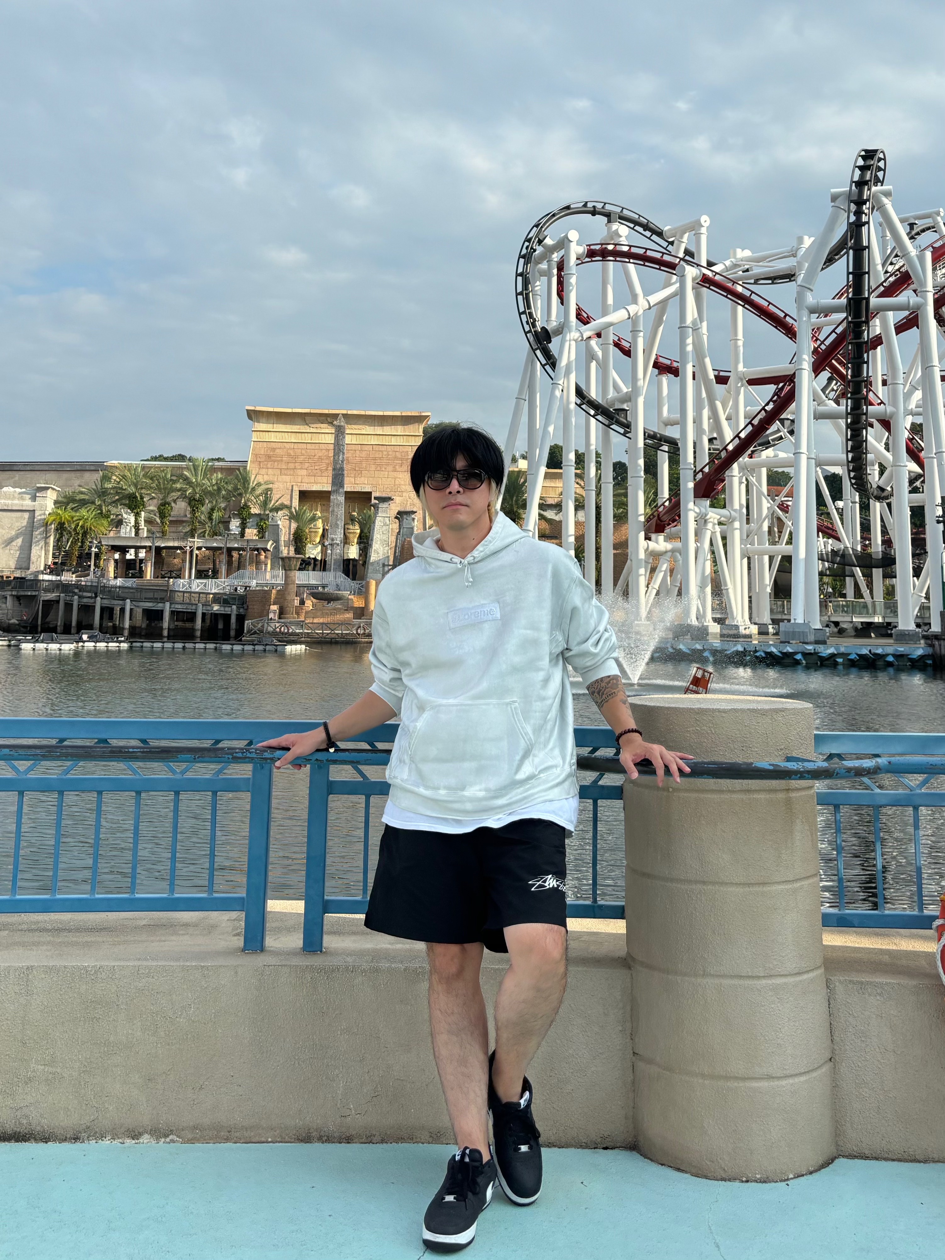 Supreme x MM6 Maison Margiela Foil Box Logo Hooded Sweatshirt White - 24SS, Nike x Stussy Shorts Black (FJ9167-010) 착용 스타일 - 1