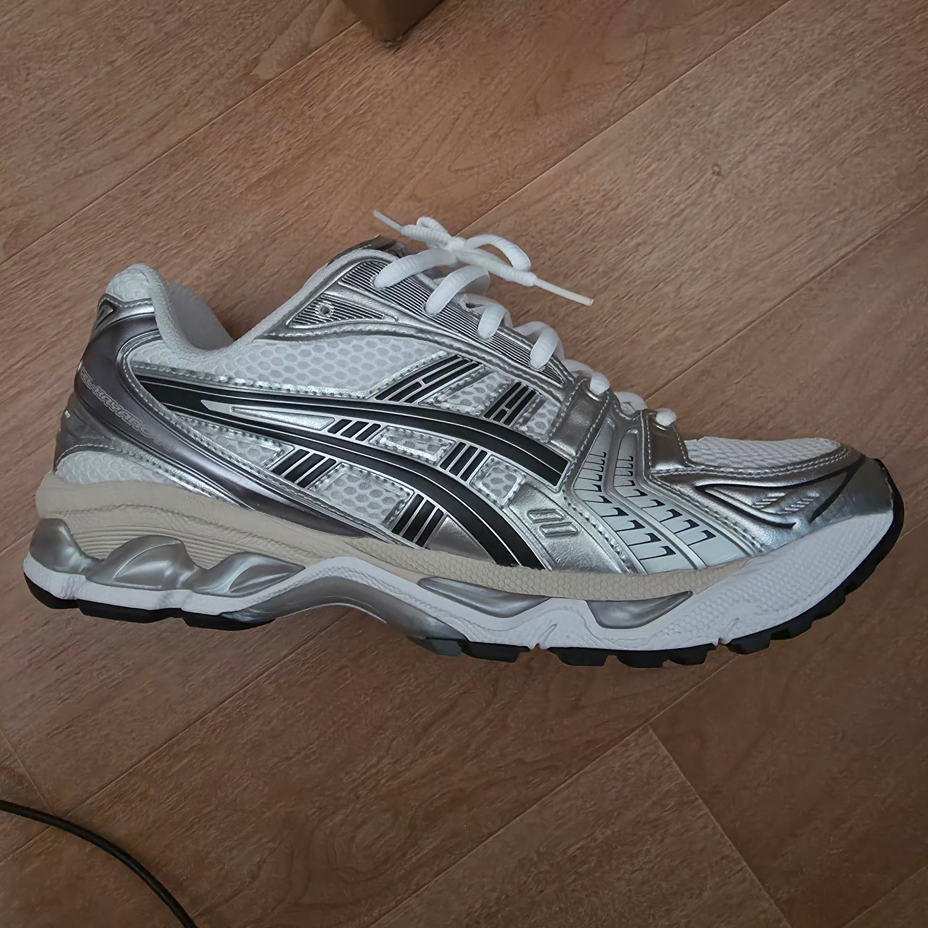 Asics Gel-Kayano 14 White Graphite Grey 착용 스타일