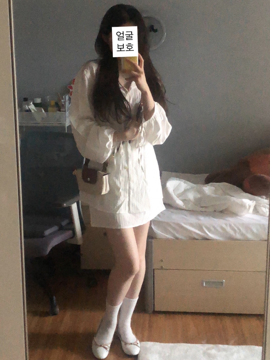 Longchamp Le Pliage Original Handle Pouch Paper, (W) Maison Margiela Tabi Ballet Flat Shoes Ivory 착용 스타일 - 3