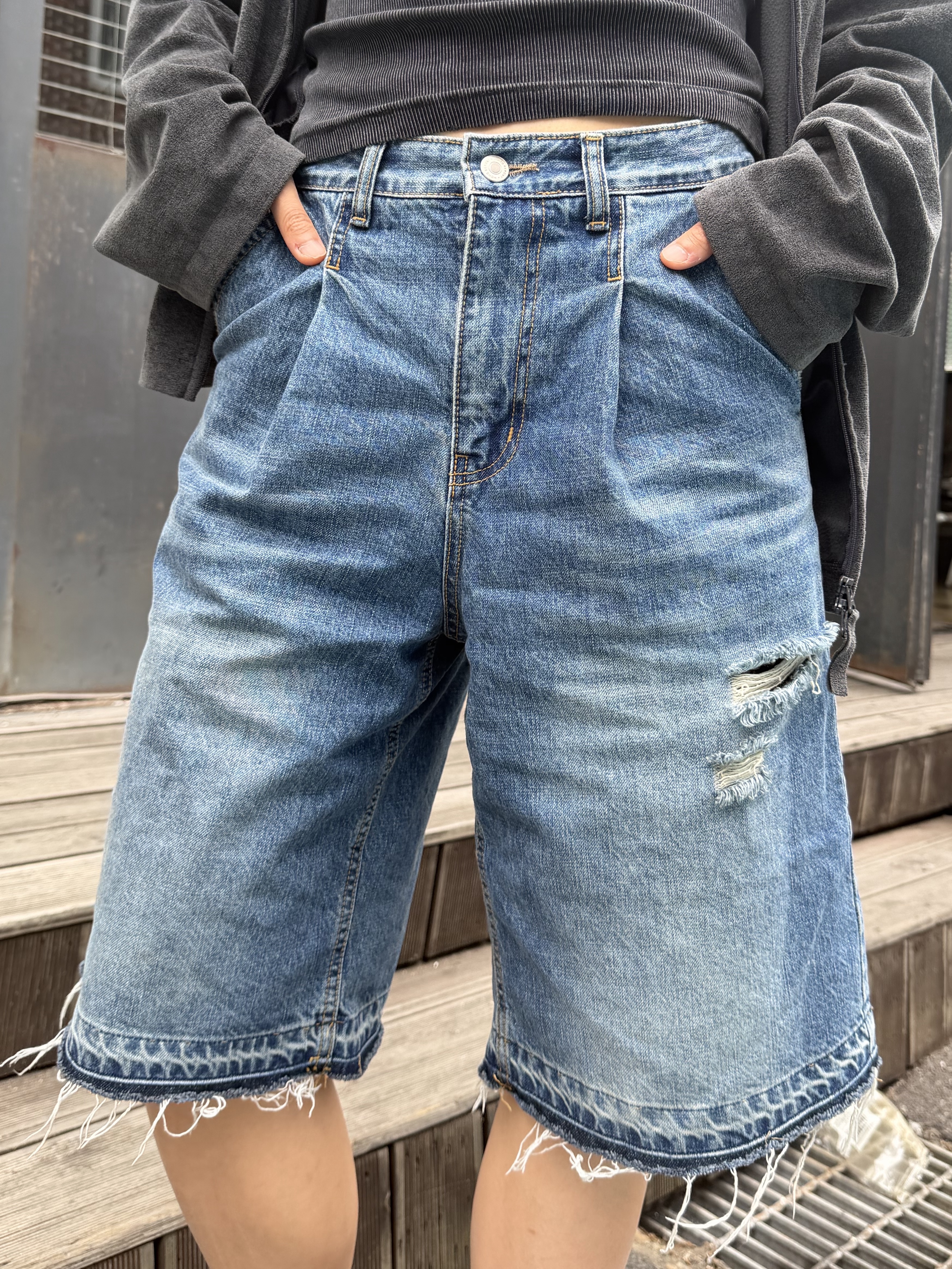 Hono Report Vintage Denim Bermuda Pants Blue 착용 스타일 - 2