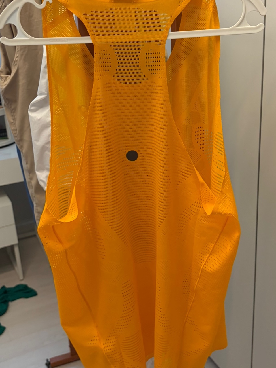 Asics Metarun Singlet Yamabuki 착용 스타일 - 3