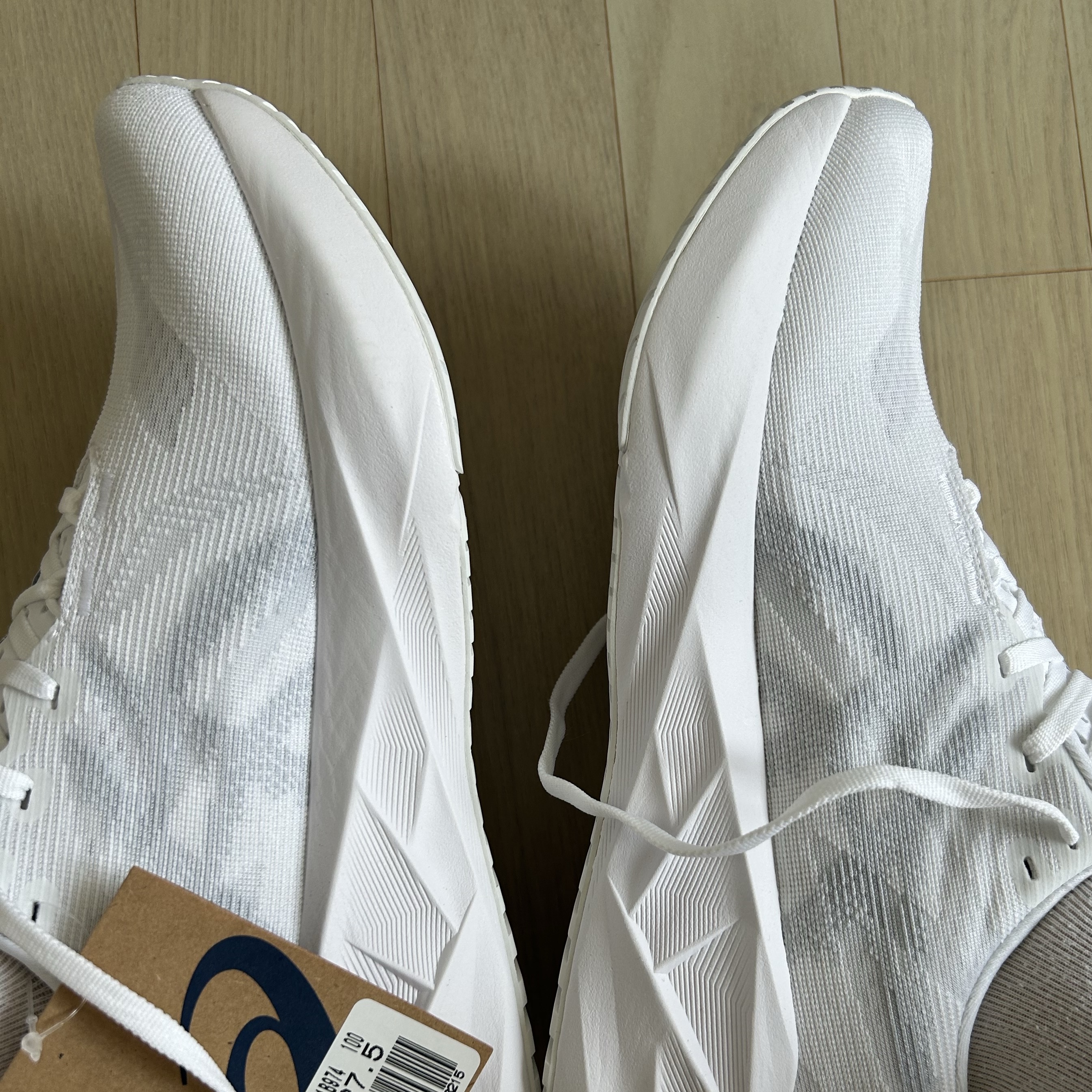 Asics Novablast 5 White Piedmont Grey 착용 스타일 - 4