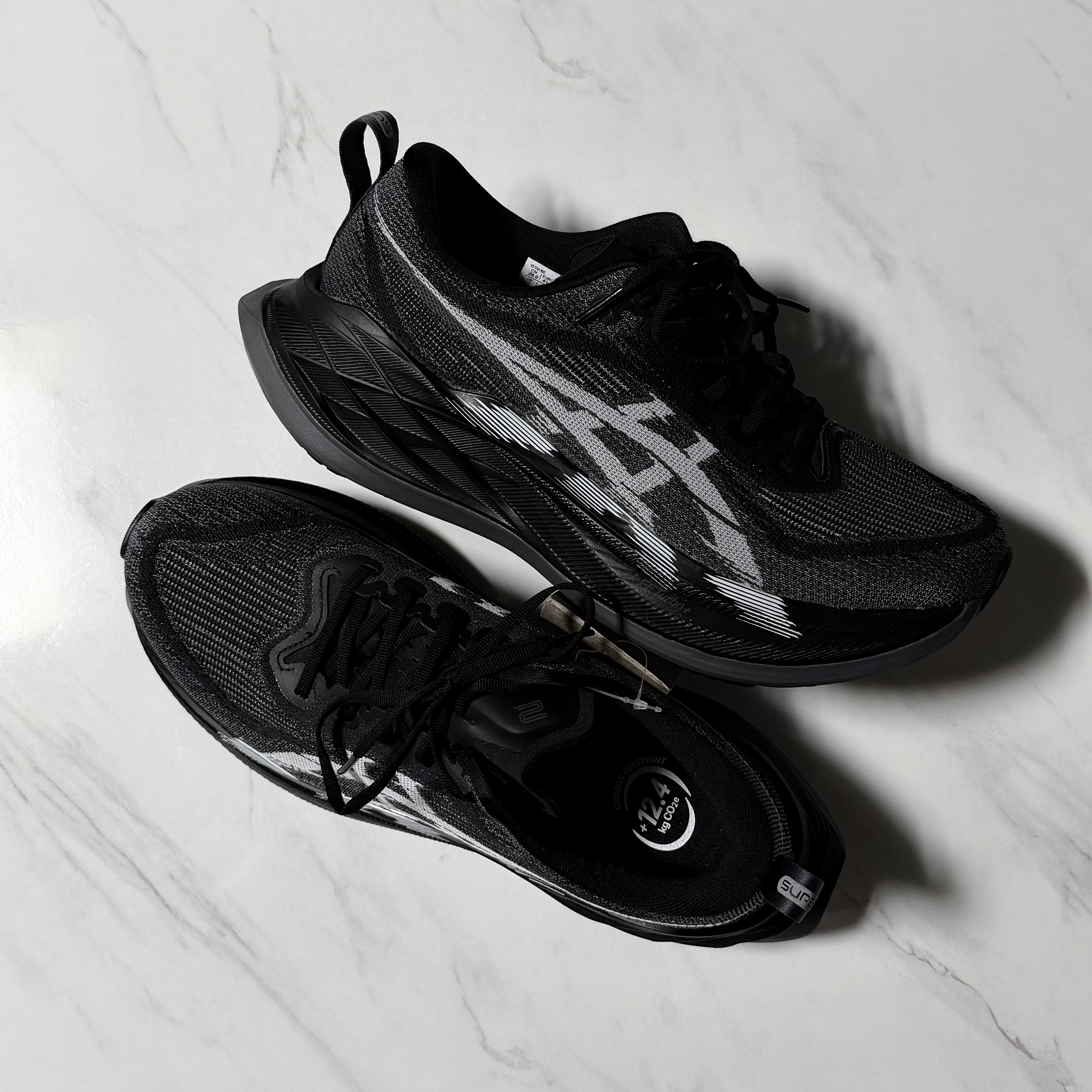Asics Superblast 2 Black White 착용 스타일 - 4