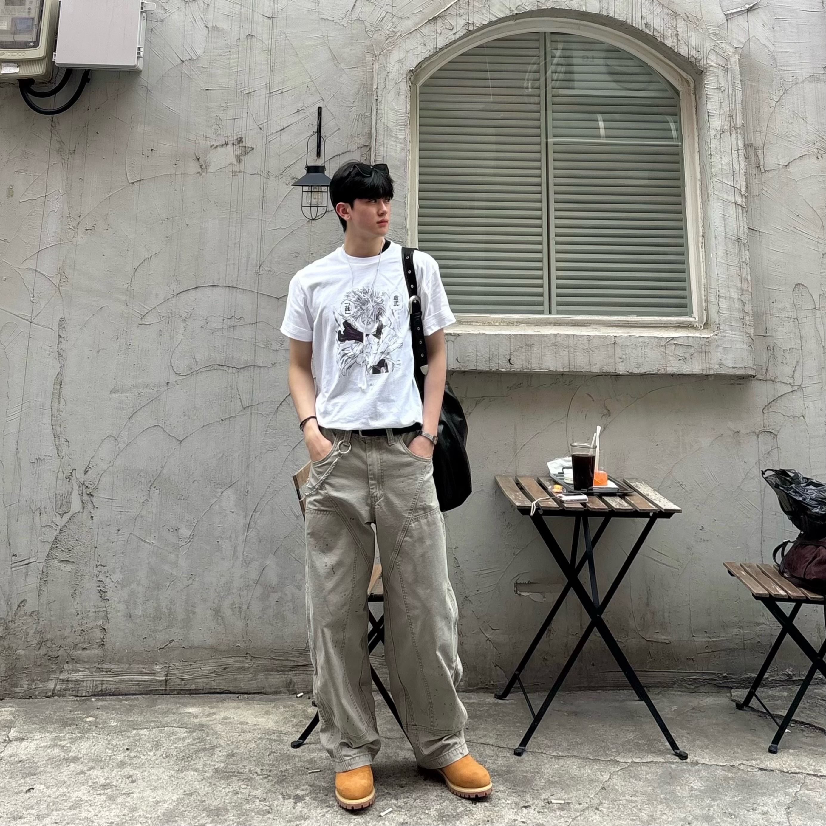 Casio LTP-V007D-4E, Uniqlo UT Shueisha 100th Anniversary Jujutsu Kaisen T-Shirt White 착용 스타일 - 1