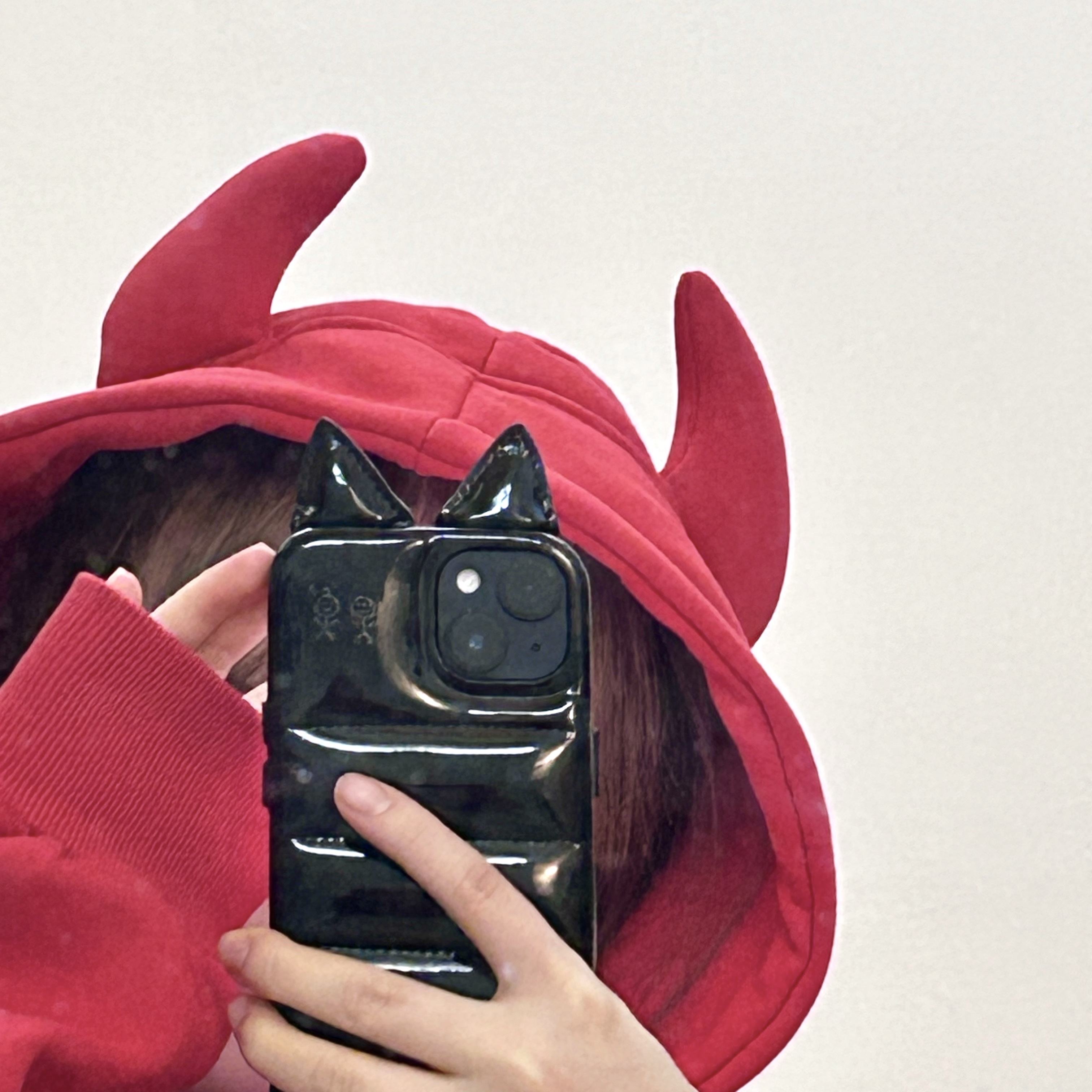 YEGG Devil Hoodie Red, Urbansophistication x Bratz The Puffer Case Jade 착용 스타일