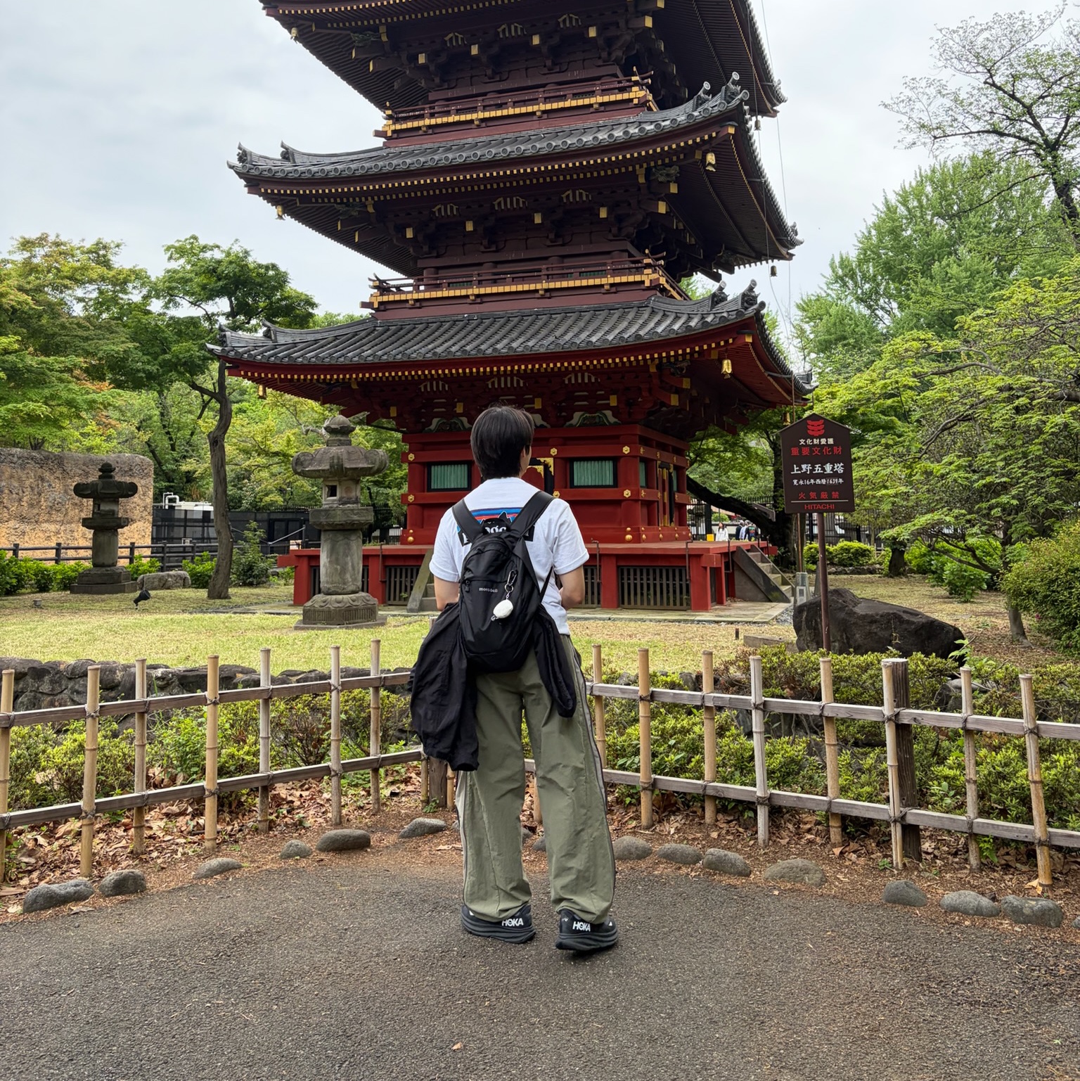 Patagonia P-6 Logo Responsibili-Tee S/S White, Montbell Pocketable Daypack 15 Black 착용 스타일
