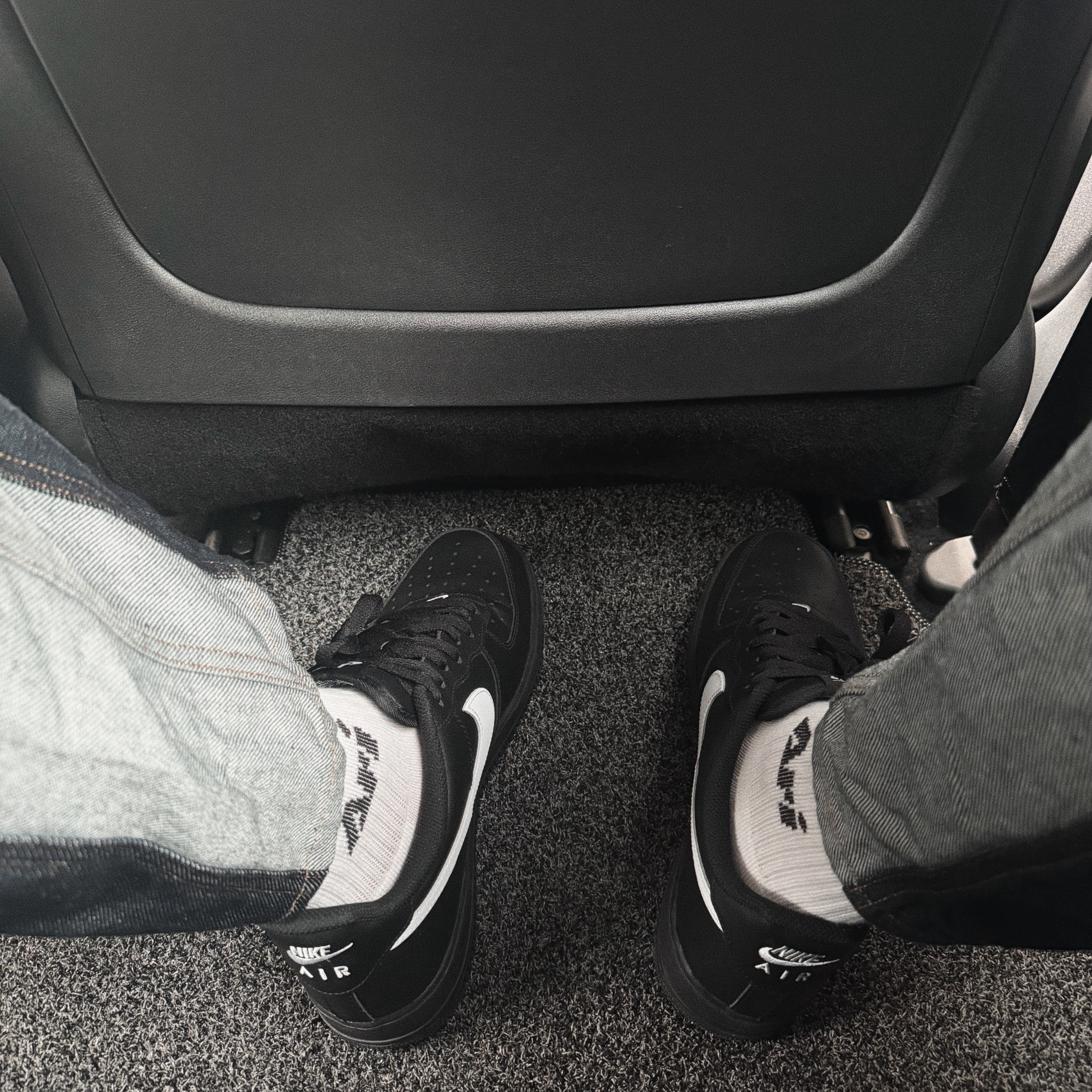 Nike Air Force 1 '07 Black White 착용 스타일
