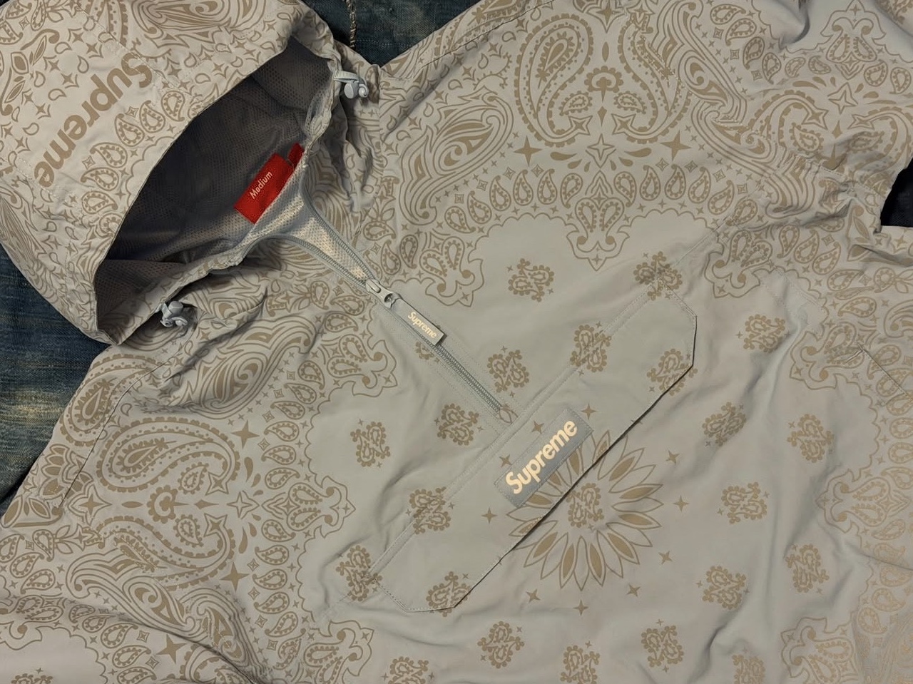 Supreme Reflective Bandana Anorak Light Blue - 26SS 착용 스타일 - 1