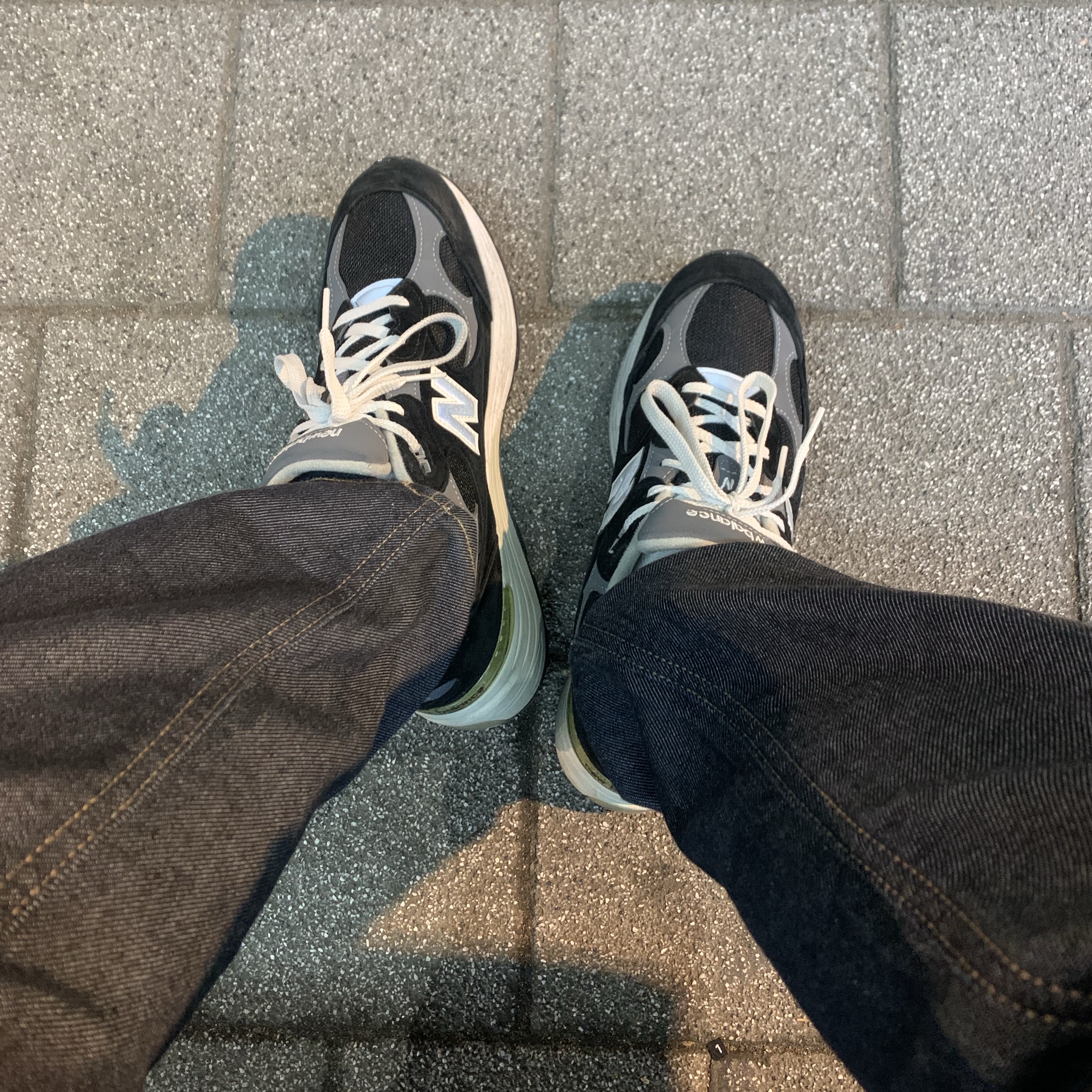 New Balance 992 Made in USA Black Grey 착용 스타일 - 2