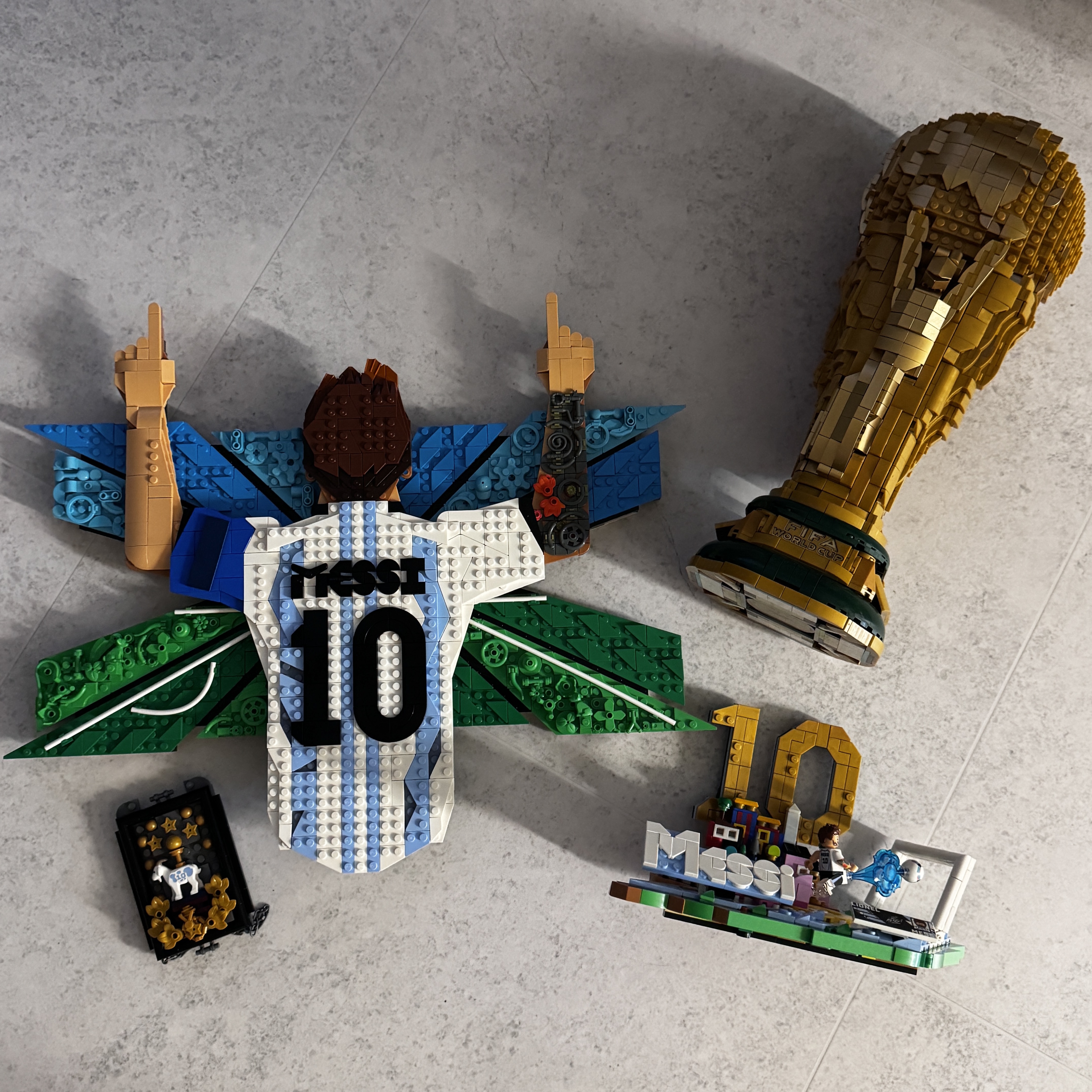 Lego Editions Lionel Messi – Celebration, Lego Editions Sets FIFA World Cup Official Trophy 착용 스타일