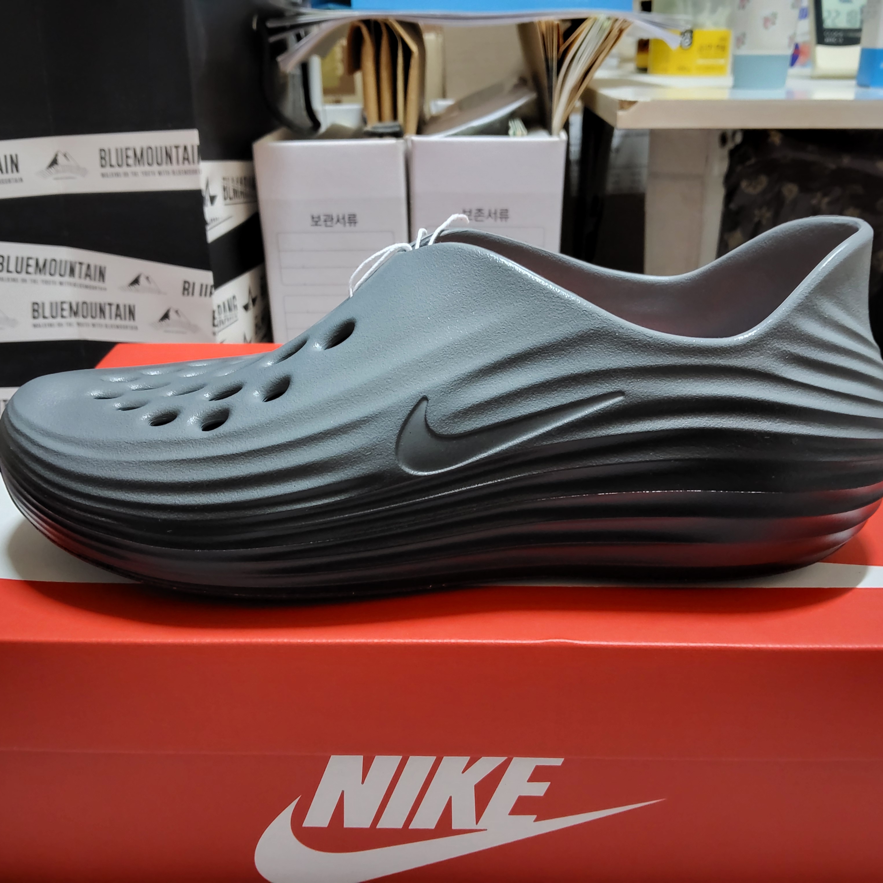 Nike ReactX Rejuven8 Black Cool Grey 착용 스타일 - 3