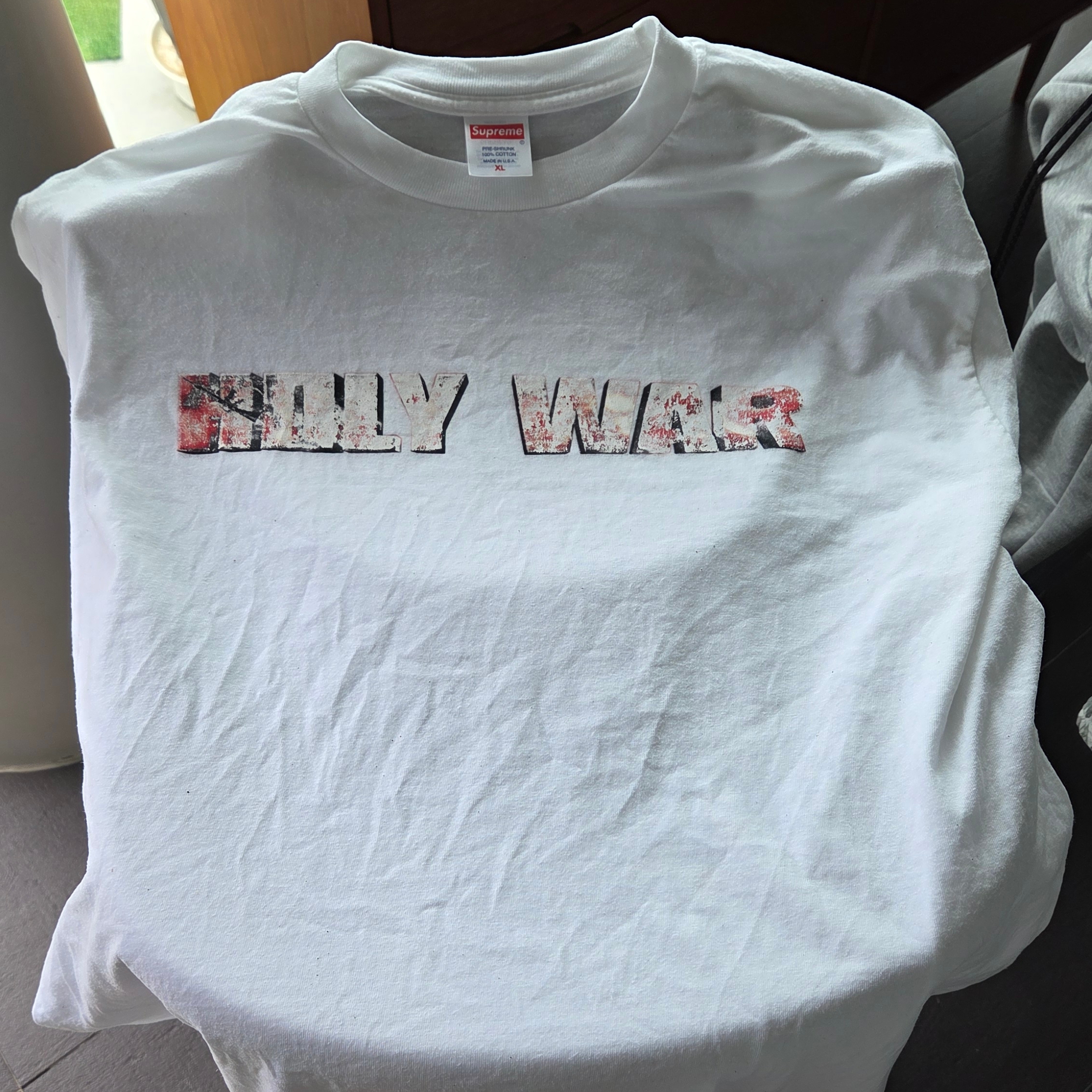 Supreme Holy War T-Shirt White - 23FW 착용 스타일 - 2