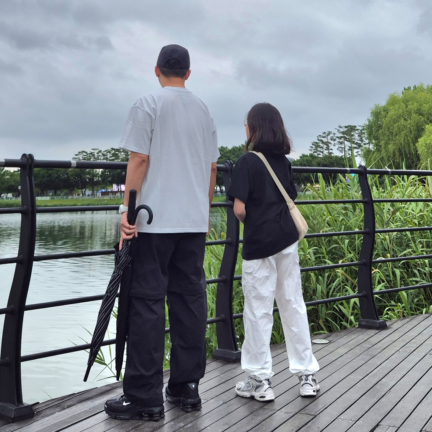 Nike Shox Ride 2 Off Noir and Velvet Brown, Nike ACG Smith Summit Zip Cargo Pants Black Anthracite - Asia 착용 스타일 - 1