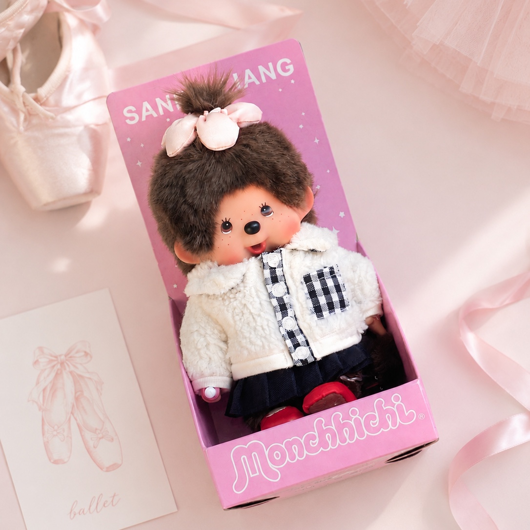 Monchhichi x Sandy Liang Doll 착용 스타일