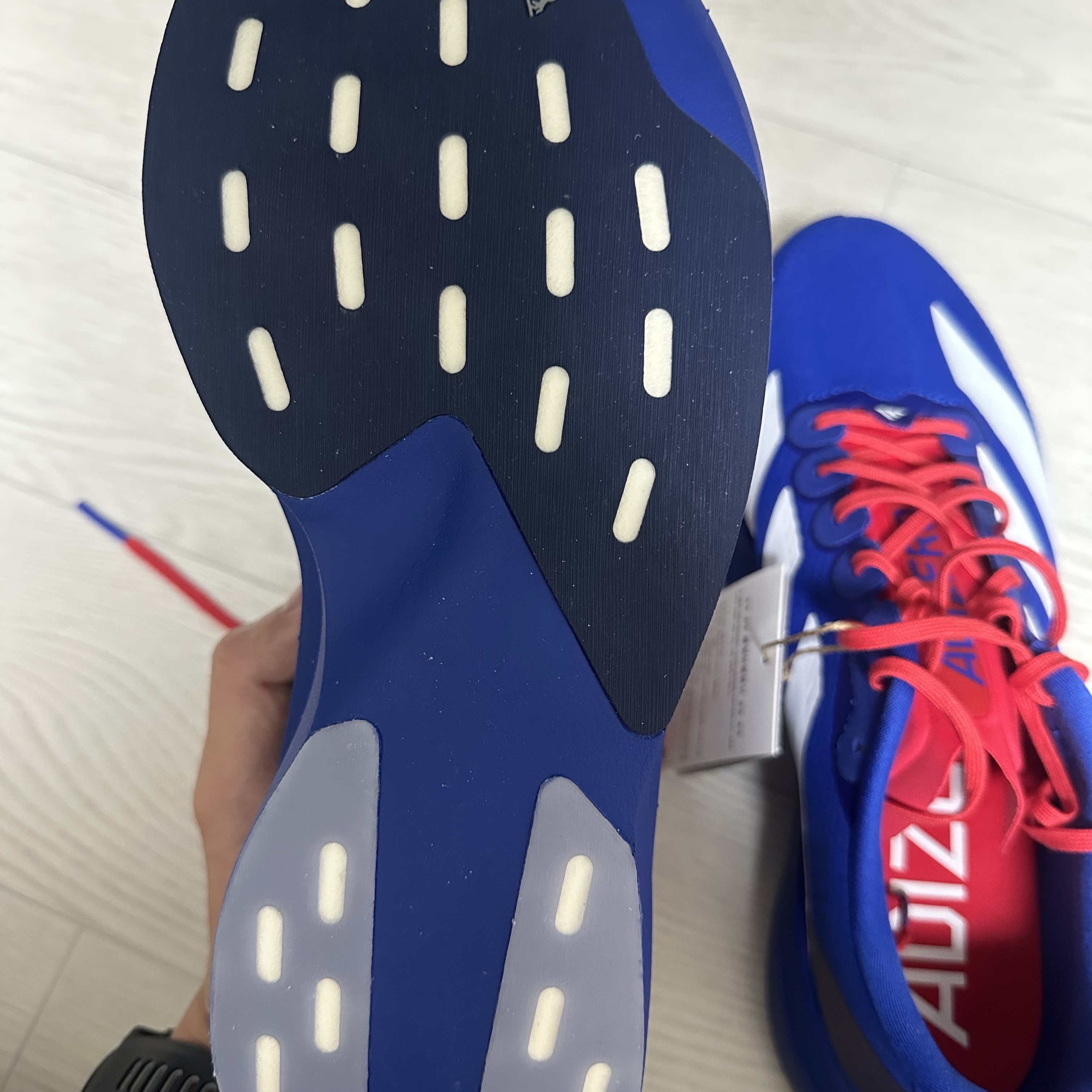 Adidas Adizero EVO SL Lucid Blue Pure Ruby 착용 스타일