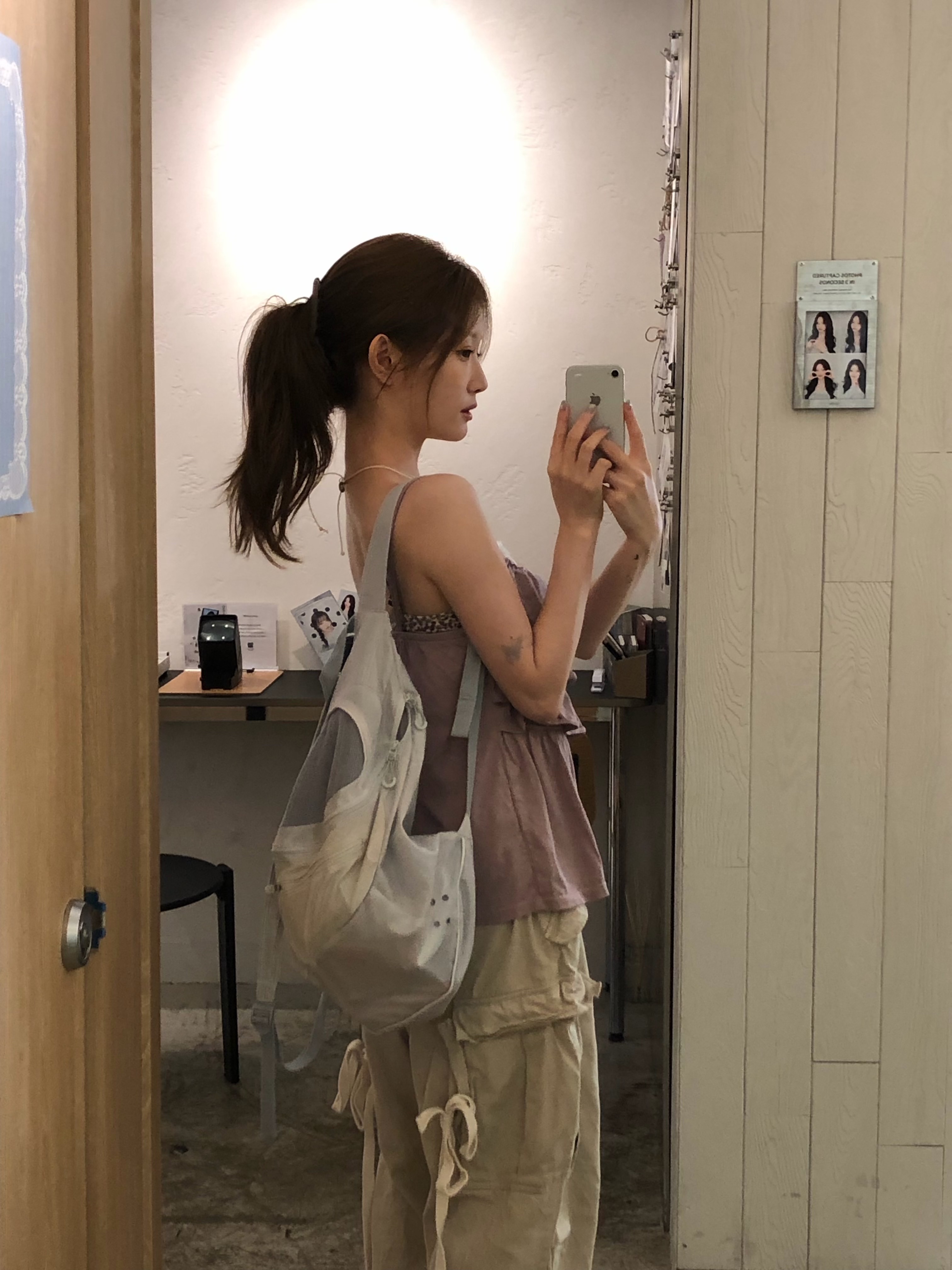 Mischief x Eplc Lightweight Zip Around Backpack Light Gray 착용 스타일 - 1
