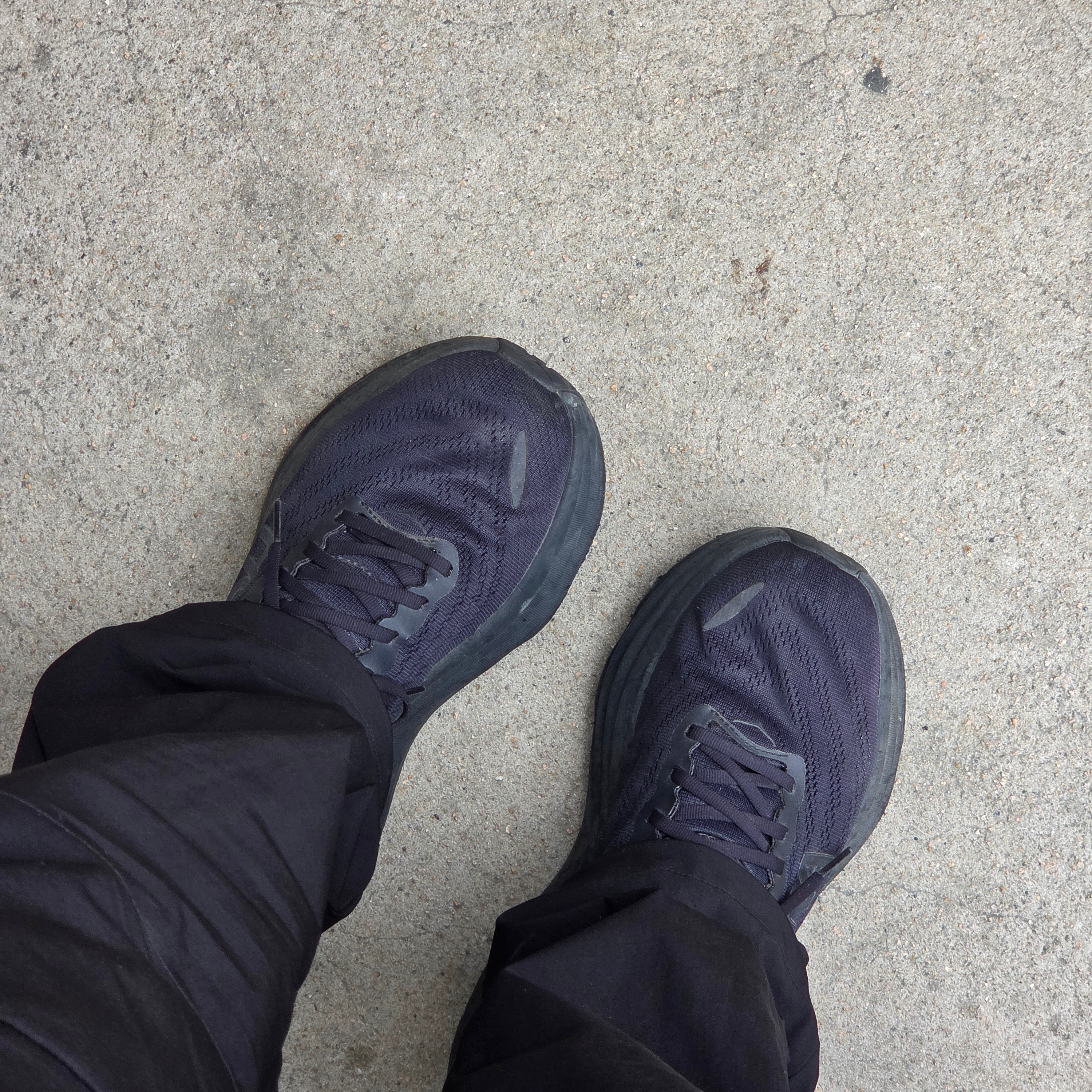 Hoka Bondi 8 Black - Wide 착용 스타일 - 1