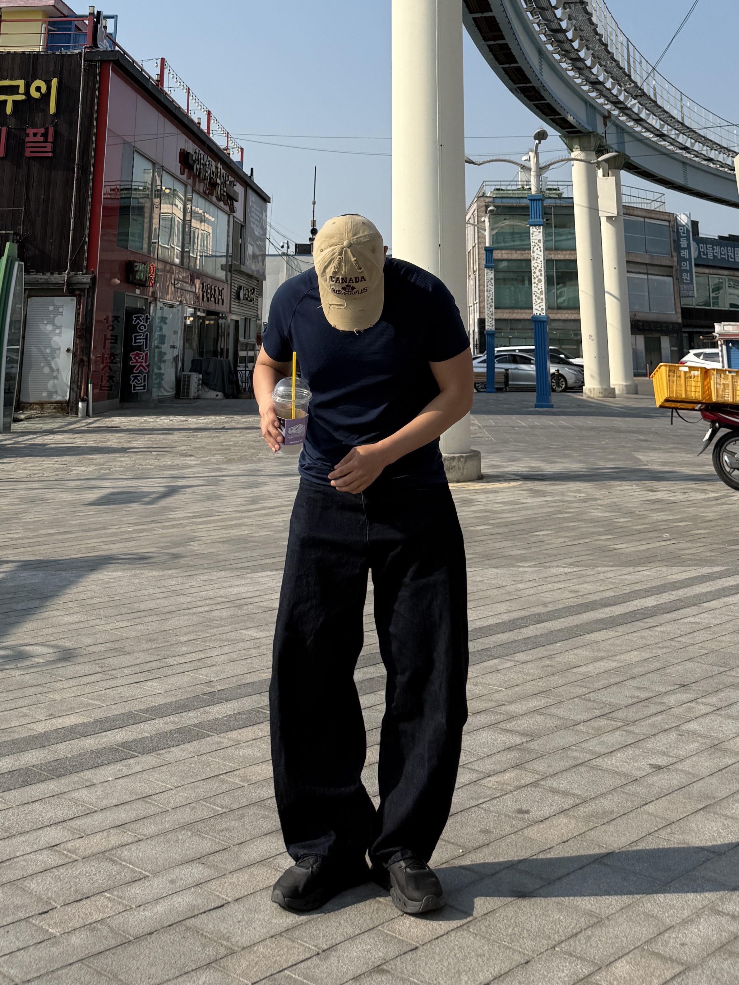 On Running Cloudmonster Void Black, On Running Cloudmonster All Black 착용 스타일 - 1