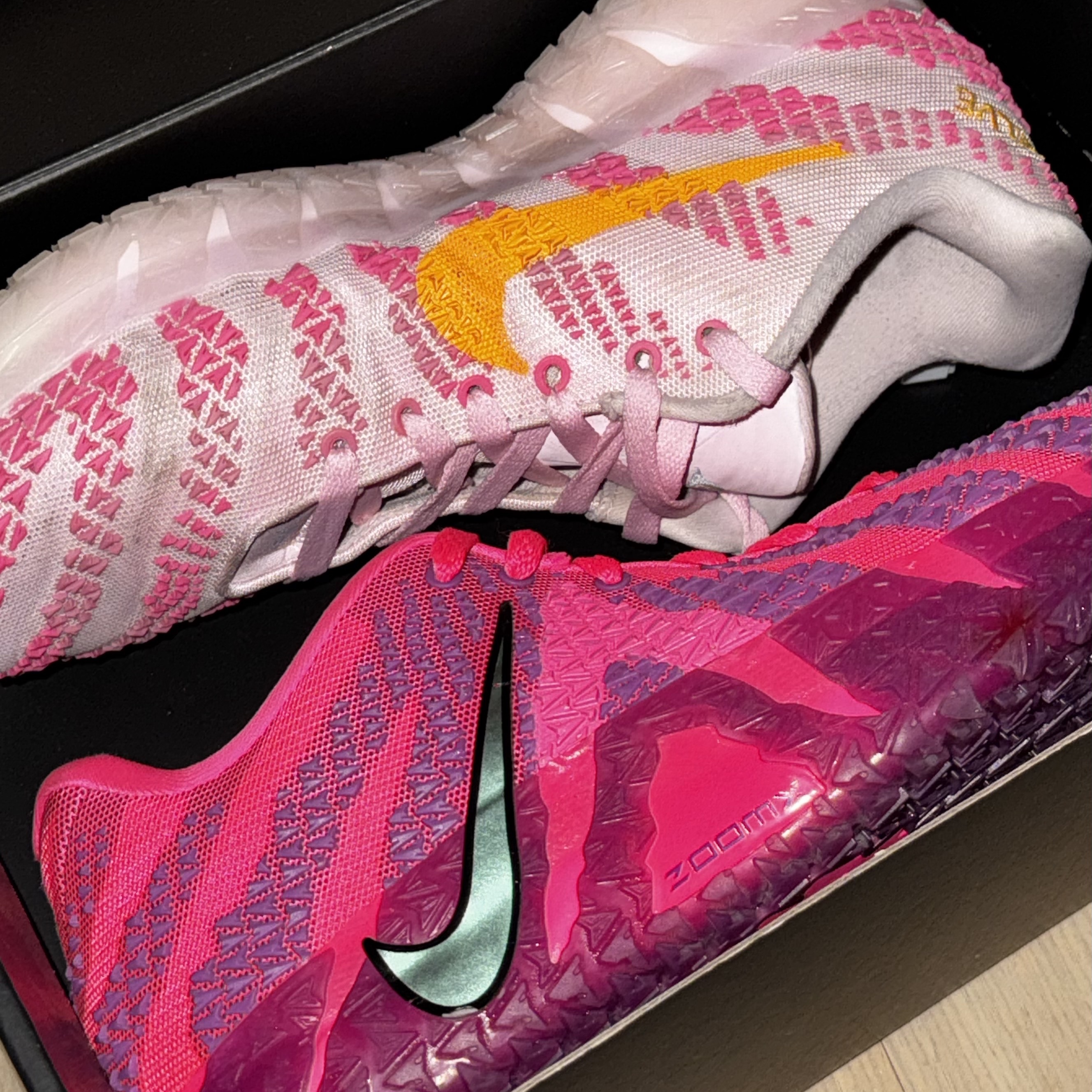 Nike Ja 3 EP Pink Foam Silt Red, Nike Ja 3 EP Max Volume 착용 스타일 - 1