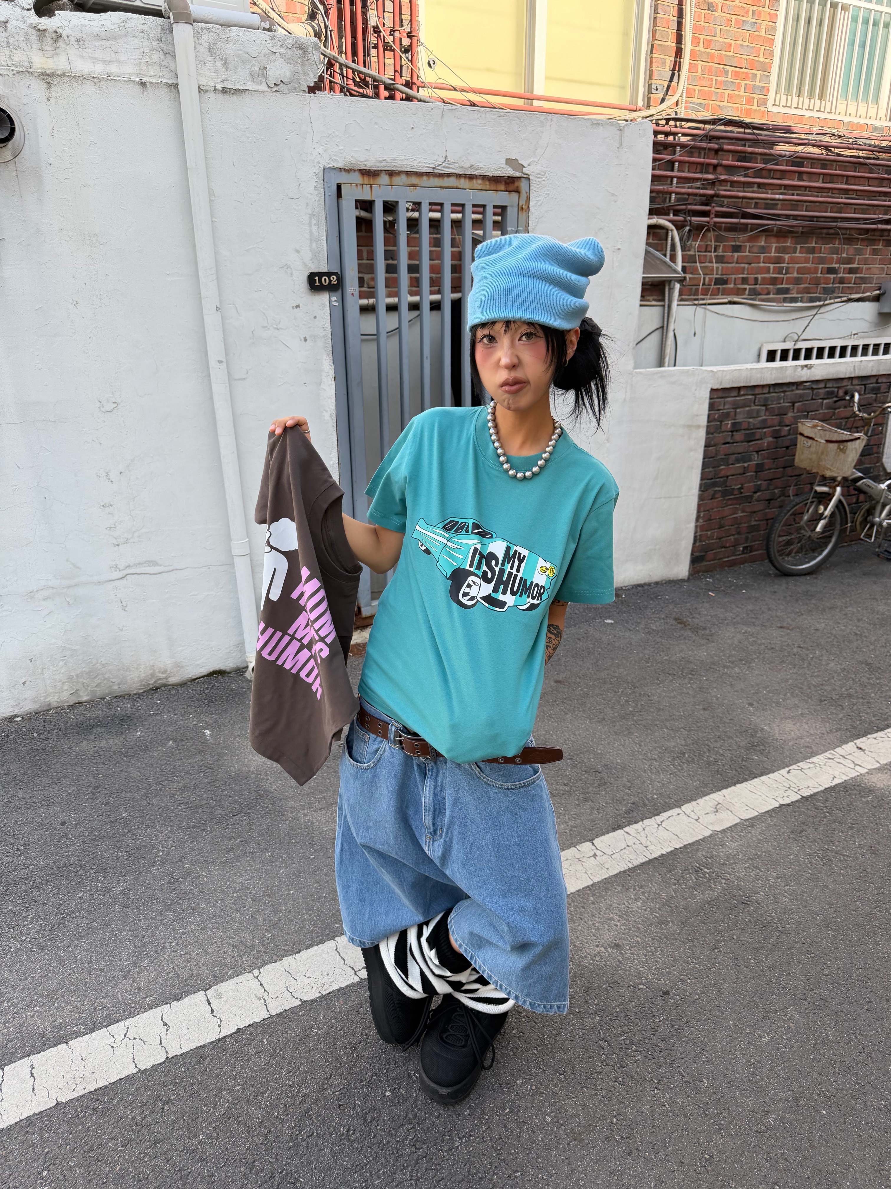 ITSMYHUMOR Cheese Patch Baggy Pants Ice Blue 착용 스타일 - 2