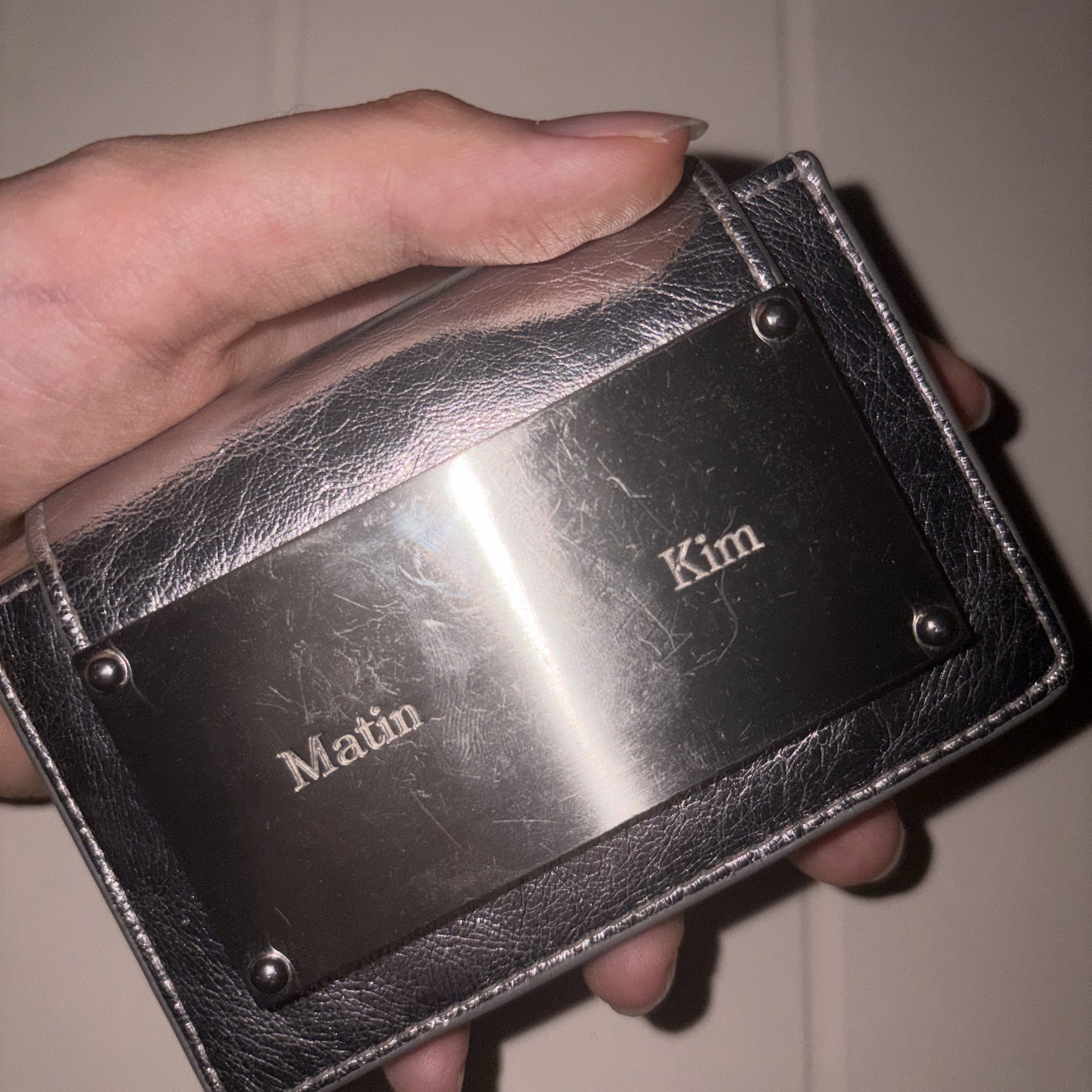 Matin Kim Accordion Wallet Silver 착용 스타일