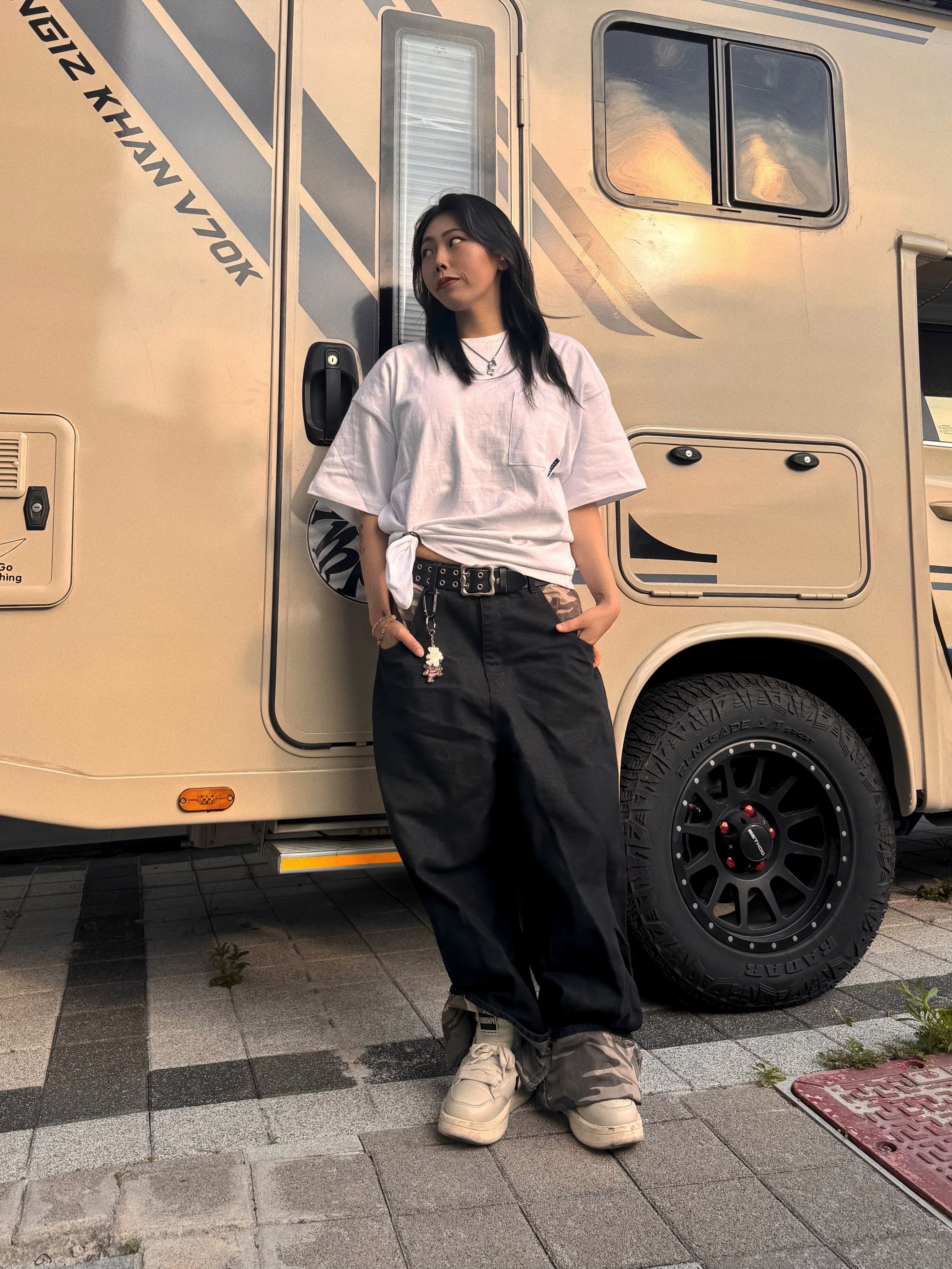 Converse x Drkshdw Turbowpn Ox Pelican, Thisisneverthat x Grateful Dead Dancing Bears Keychain Silver 착용 스타일 - 3
