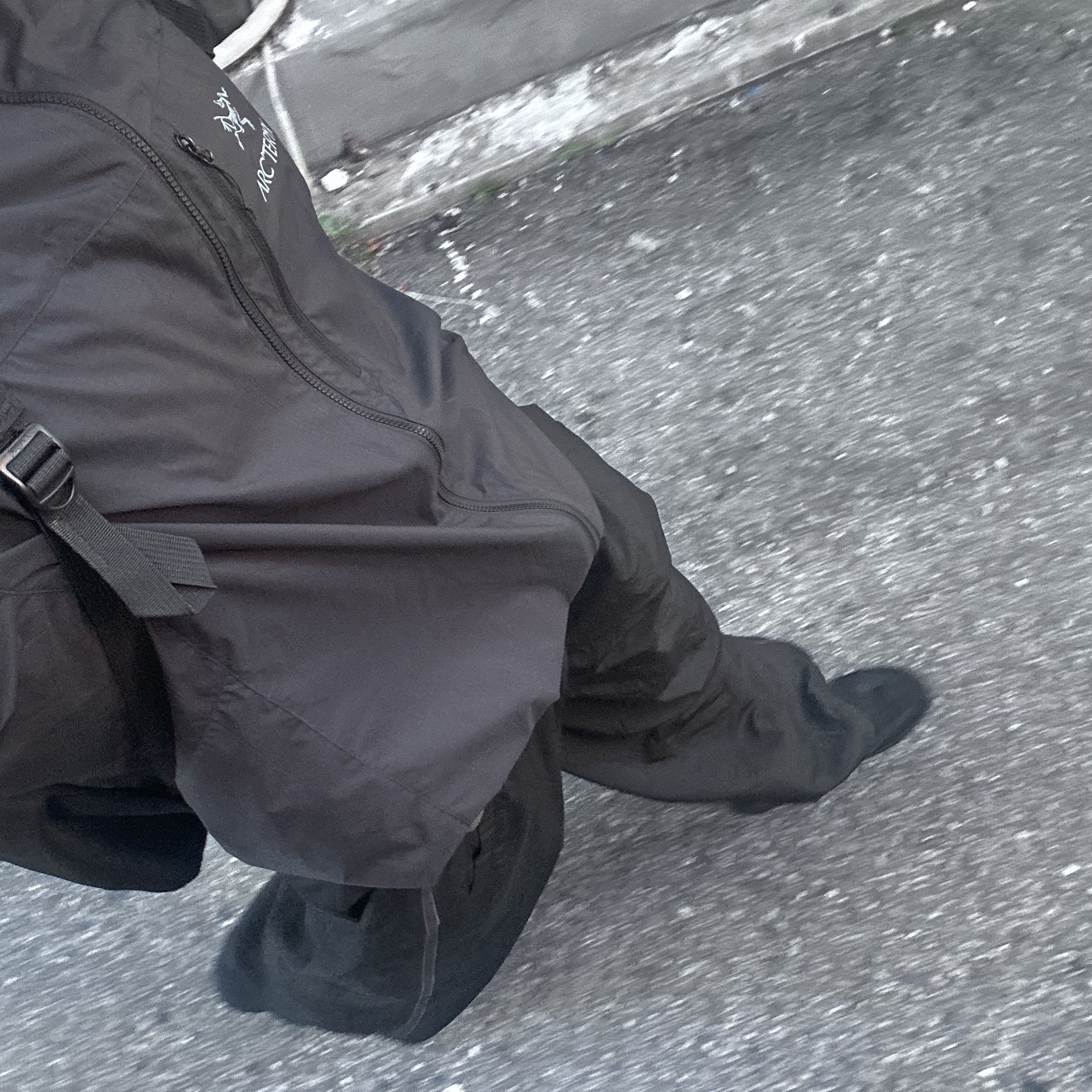 Arc'teryx Squamish Hoody Black, Polyteru Human Index Index Track Pants Black/Purple 착용 스타일 - 2