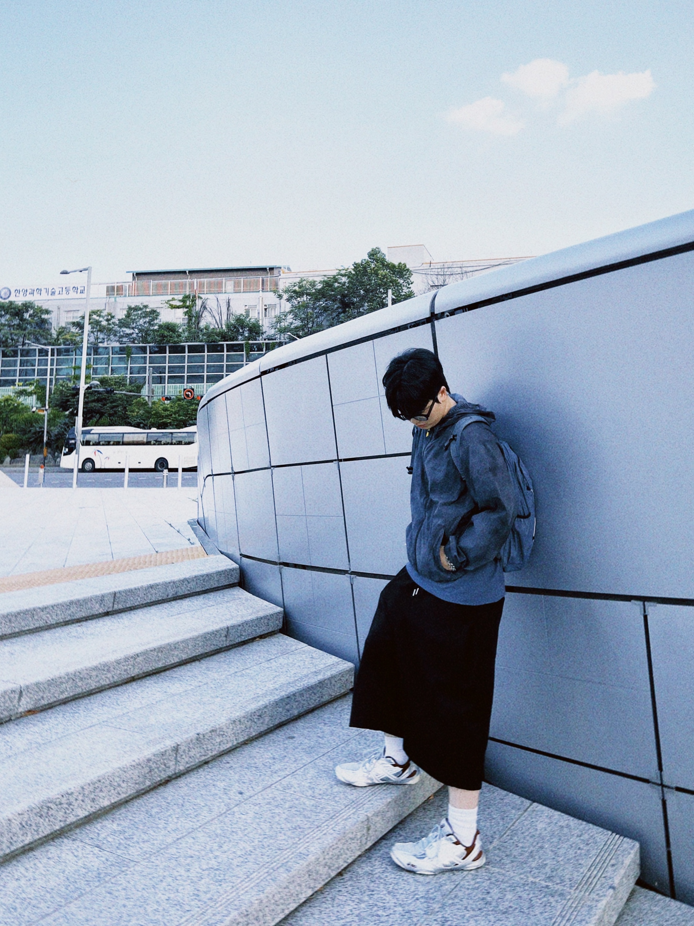 [KREAM 단독] MAZIUNTITLED Roam Pack Dusty Blue 착용 스타일 - 7