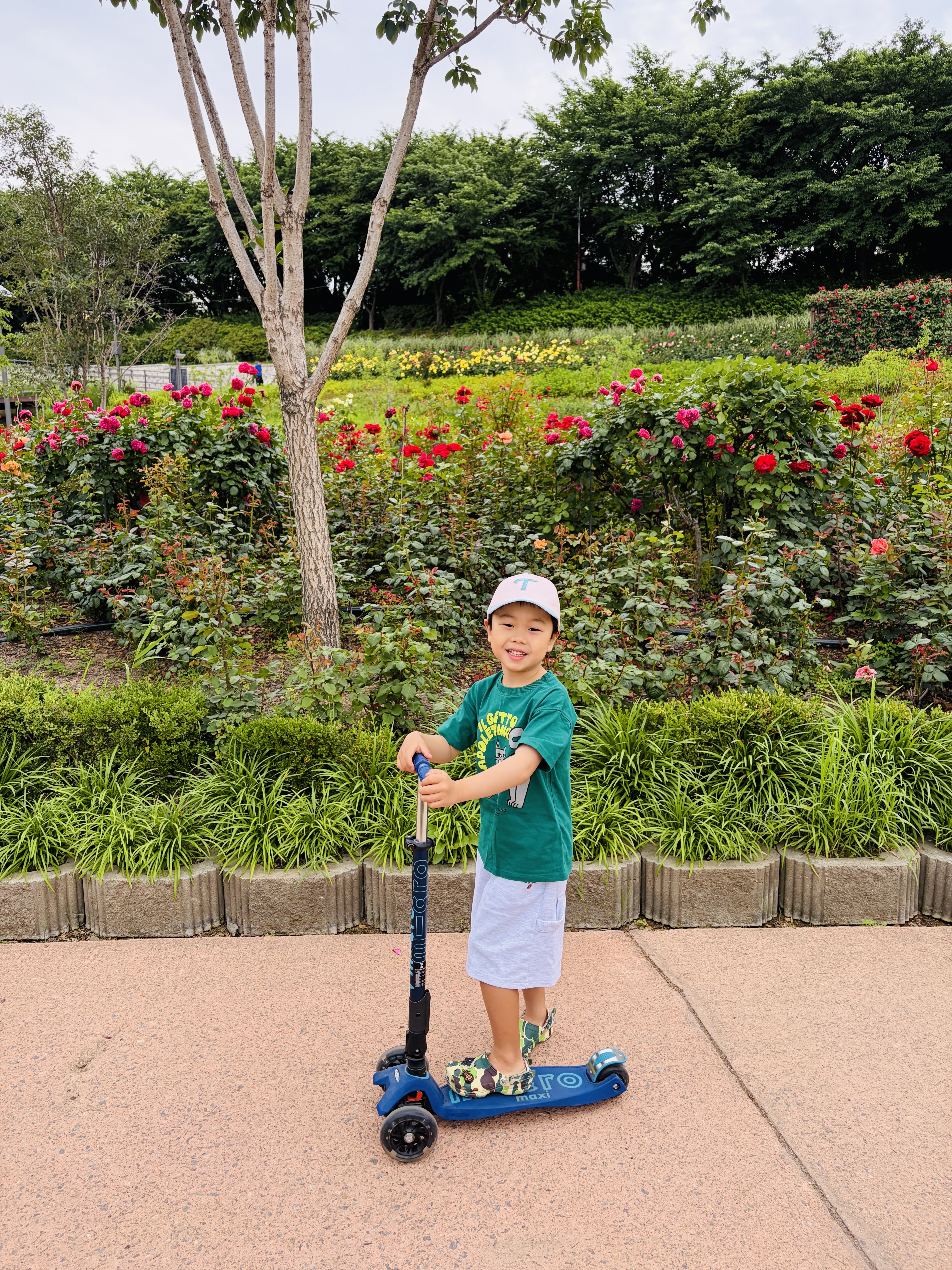 (Kids) Crocs x BAPE Classic Clog Chai 착용 스타일 - 7