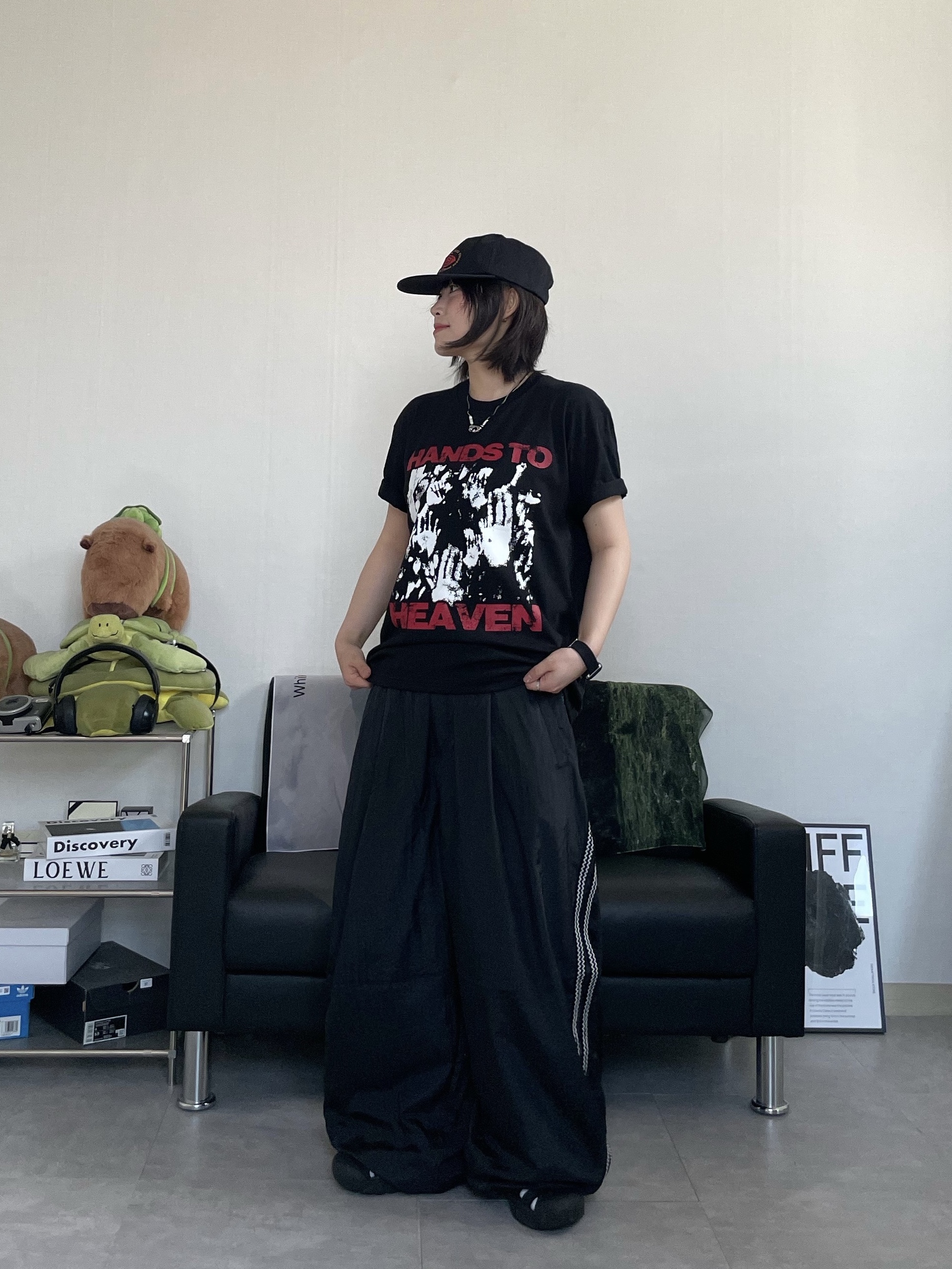 Hello Sunrise Fish Oval Logo Relaxed Fit 6P Cap Black 착용 스타일 - 4