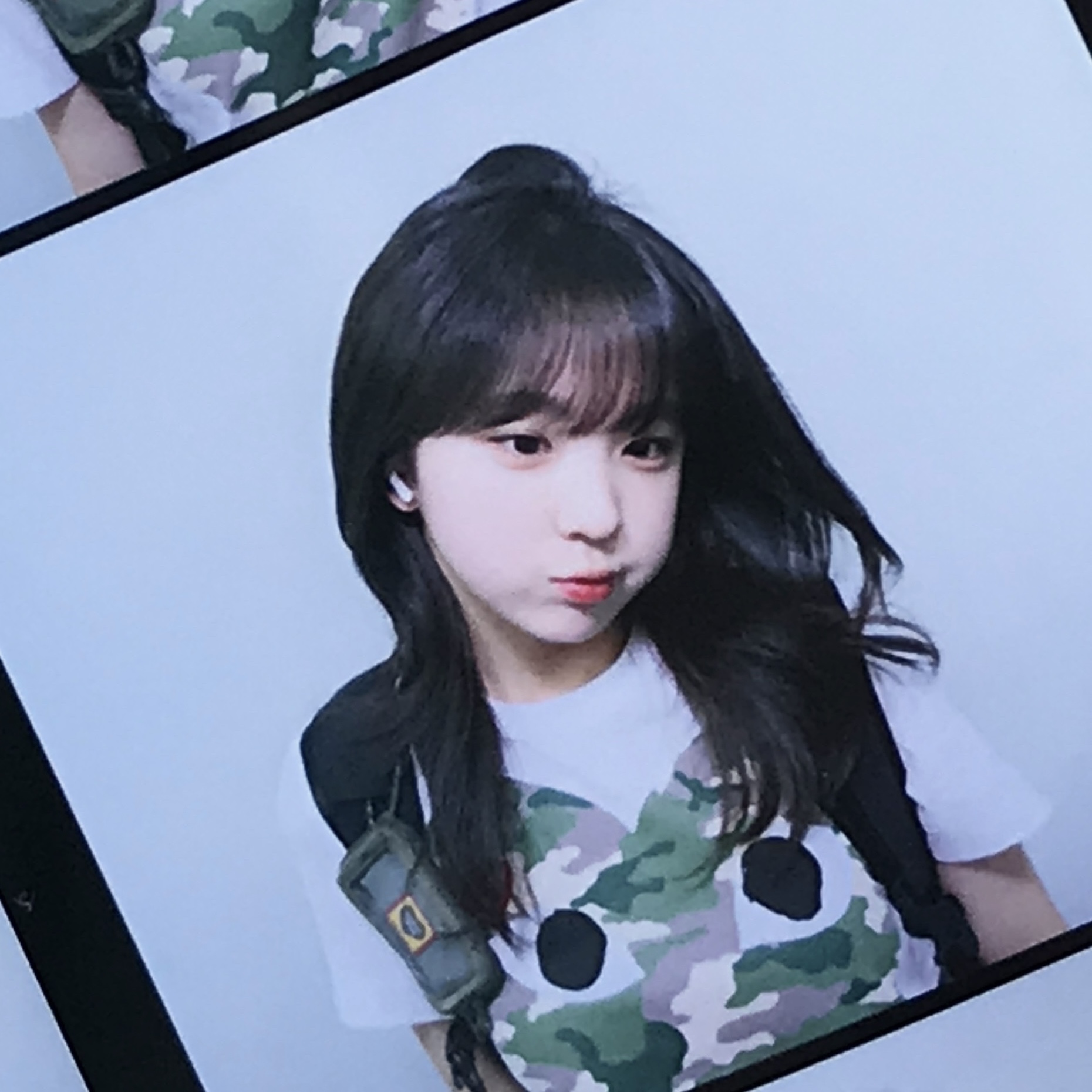 (W) Play Comme des Garcons Camouflage Heart T-Shirt White, Human Made Military Card Case Olive Drab 착용 스타일
