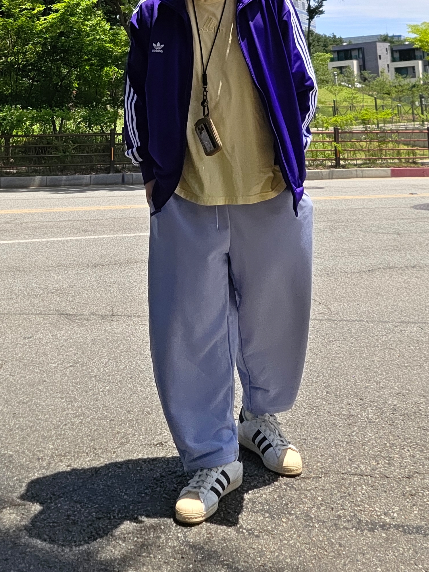 Kangol Washed Bucket Hat Navy, (W) GU Sweat Barrel Ankle Pants +EC Short Blue 착용 스타일 - 3
