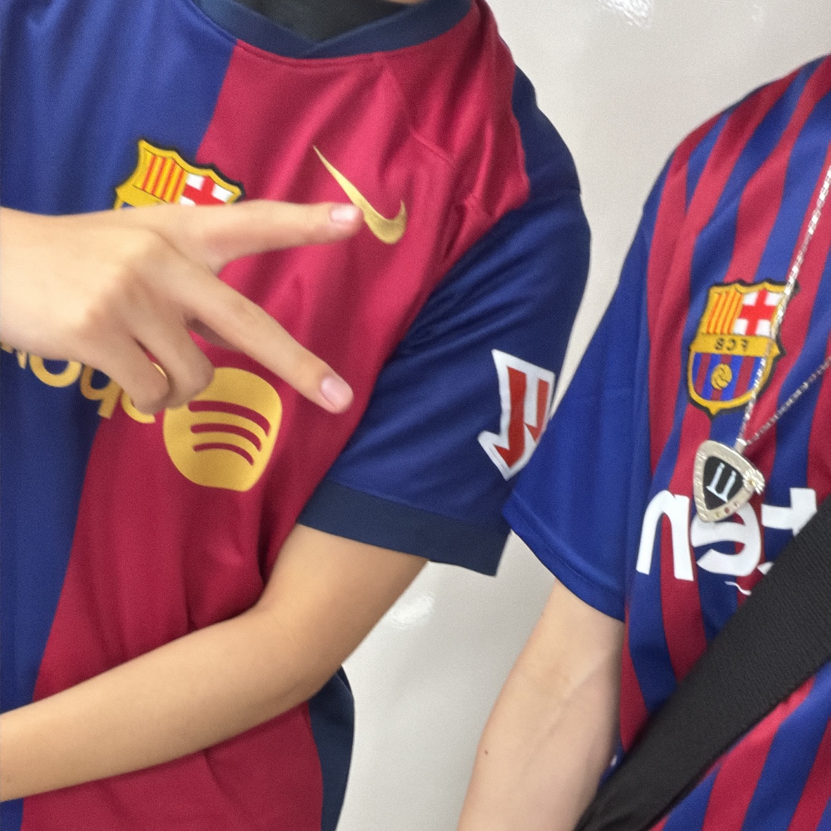 Nike FC Barcelona 2024/25 Dri-Fit Stadium Home Jersey Deep Royal Blue Noble Red (Non Marking Ver.), Nike x Patta x FC Barcelona Max90 T-Shirt Culers del Món (FJ4208-010) 착용 스타일 - 2