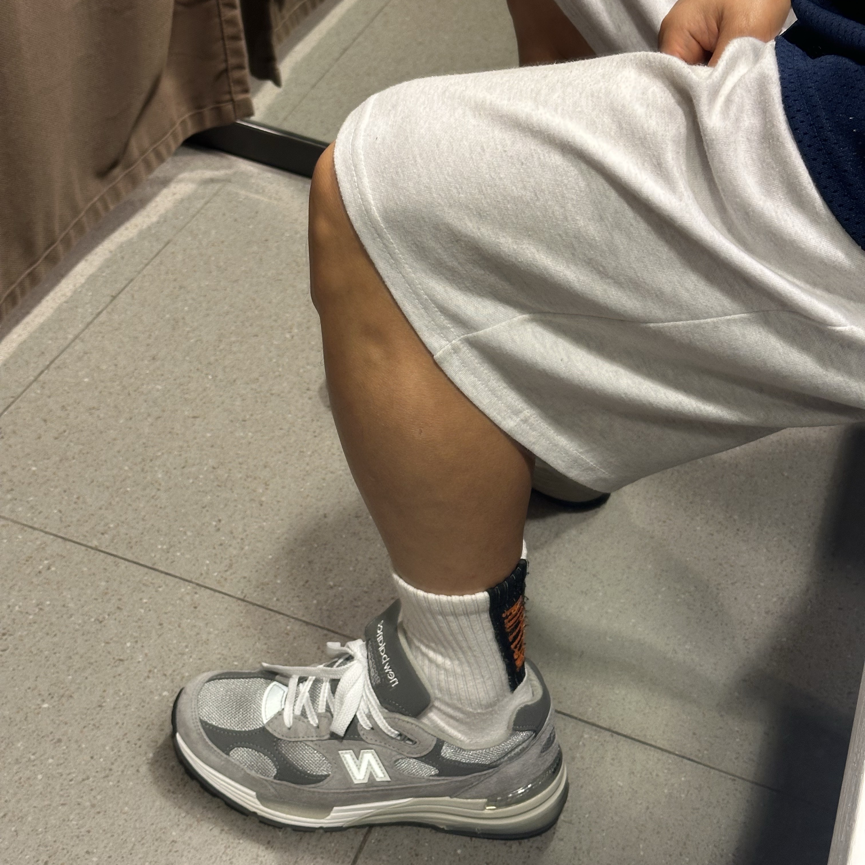 New Balance 992 Made in USA Core Grey Silver Metallic 착용 스타일